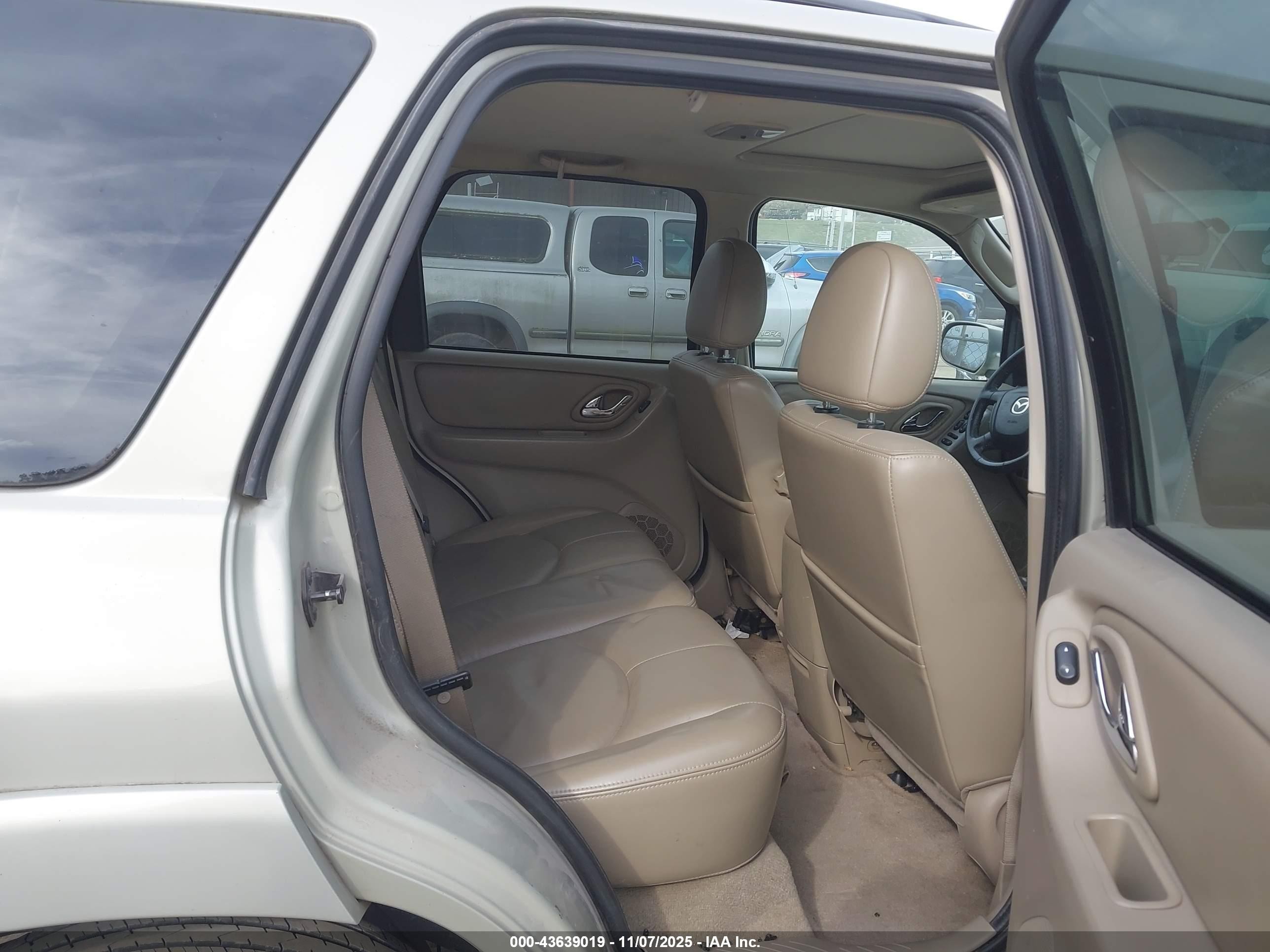 2005 Mazda Tribute S Tan vin: 4F2YZ96175KM40015