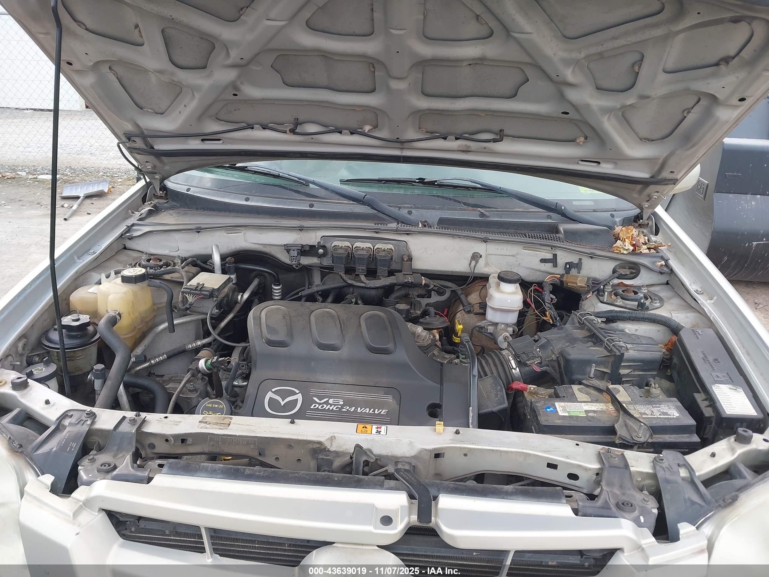 2005 Mazda Tribute S Tan vin: 4F2YZ96175KM40015