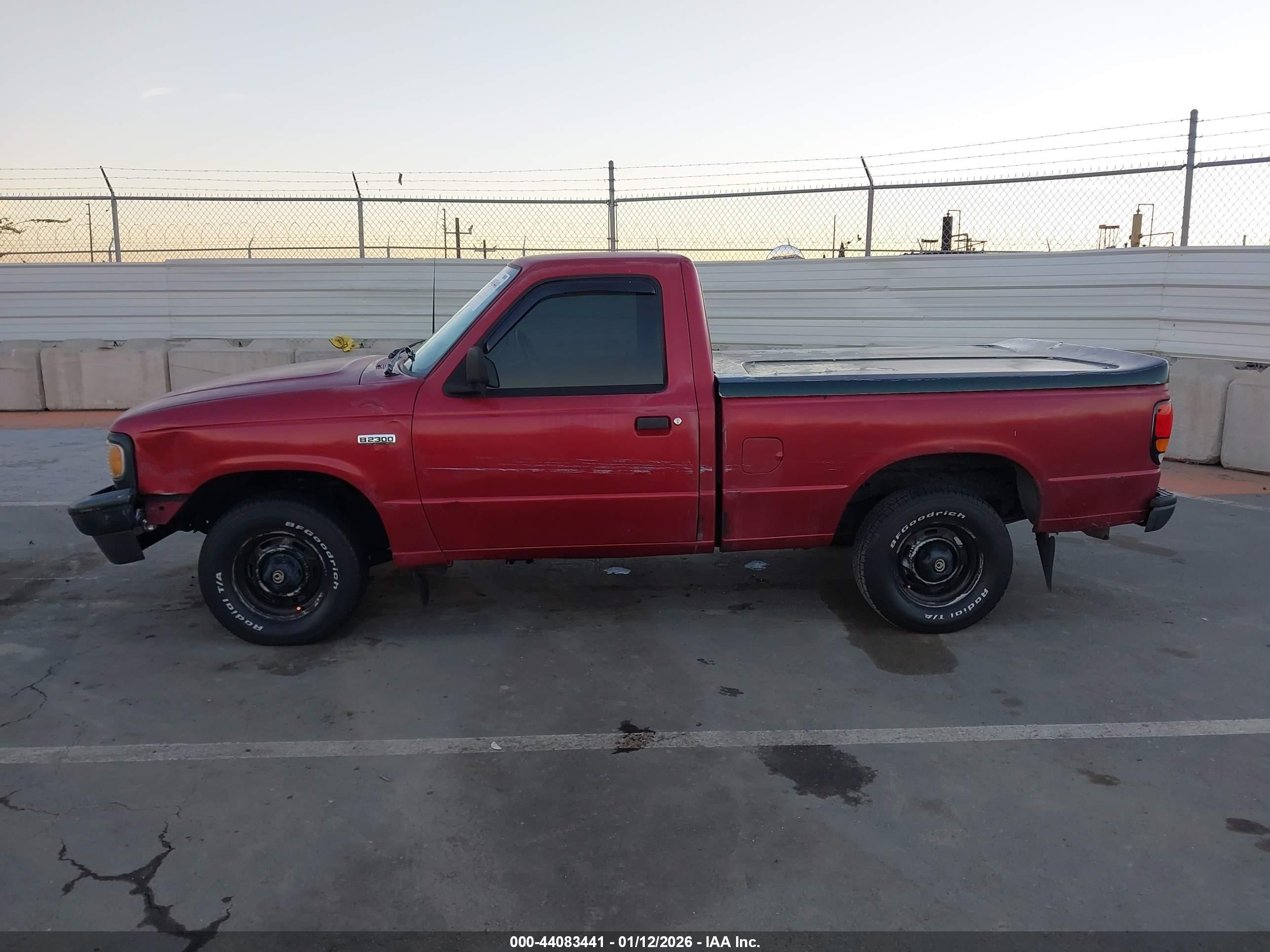 1996 Mazda B2300   Burgundy vin: 4F4CR12A6TTM24971