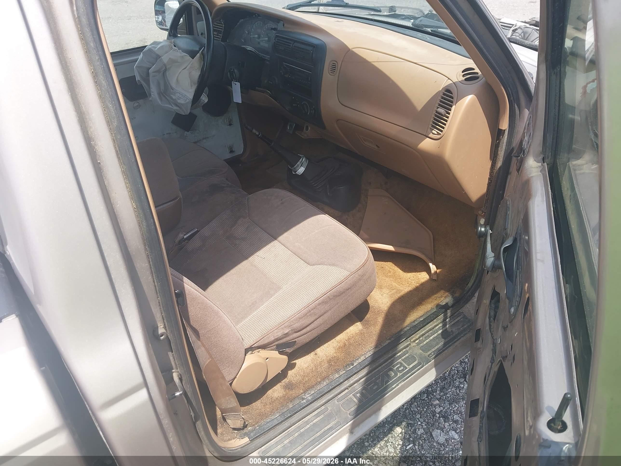 1996 Mazda B2300   Tan vin: 4F4CR12A9TTM08585