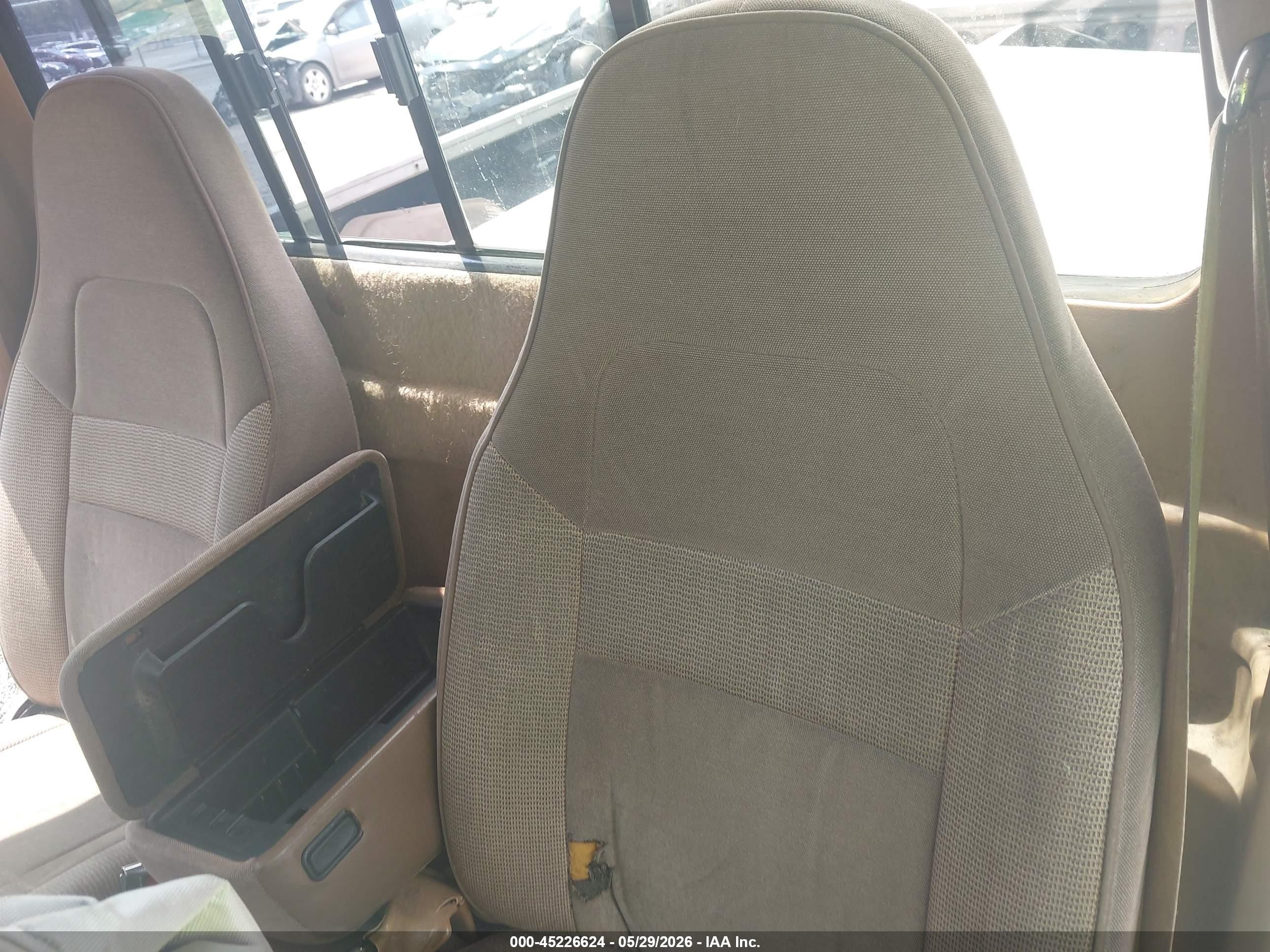 1996 Mazda B2300   Tan vin: 4F4CR12A9TTM08585