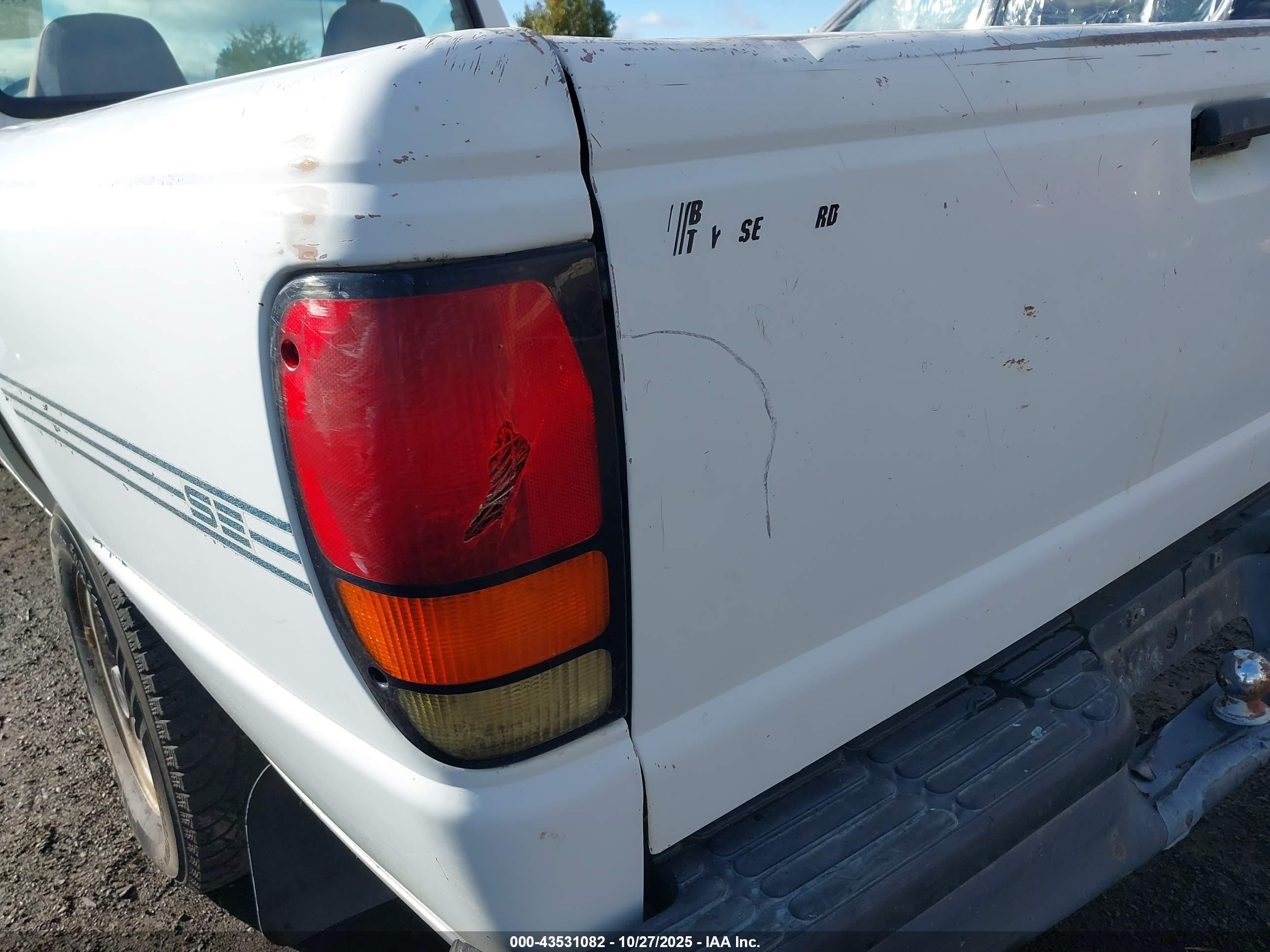 1994 Mazda B3000   White vin: 4F4CR12U7RTM38655