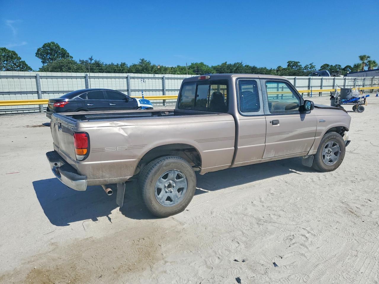 1996 Mazda B2300 Cab Plus Beige vin: 4F4CR16A2TTM04291