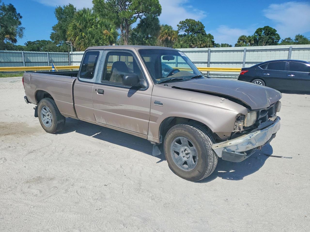 1996 Mazda B2300 Cab Plus Beige vin: 4F4CR16A2TTM04291