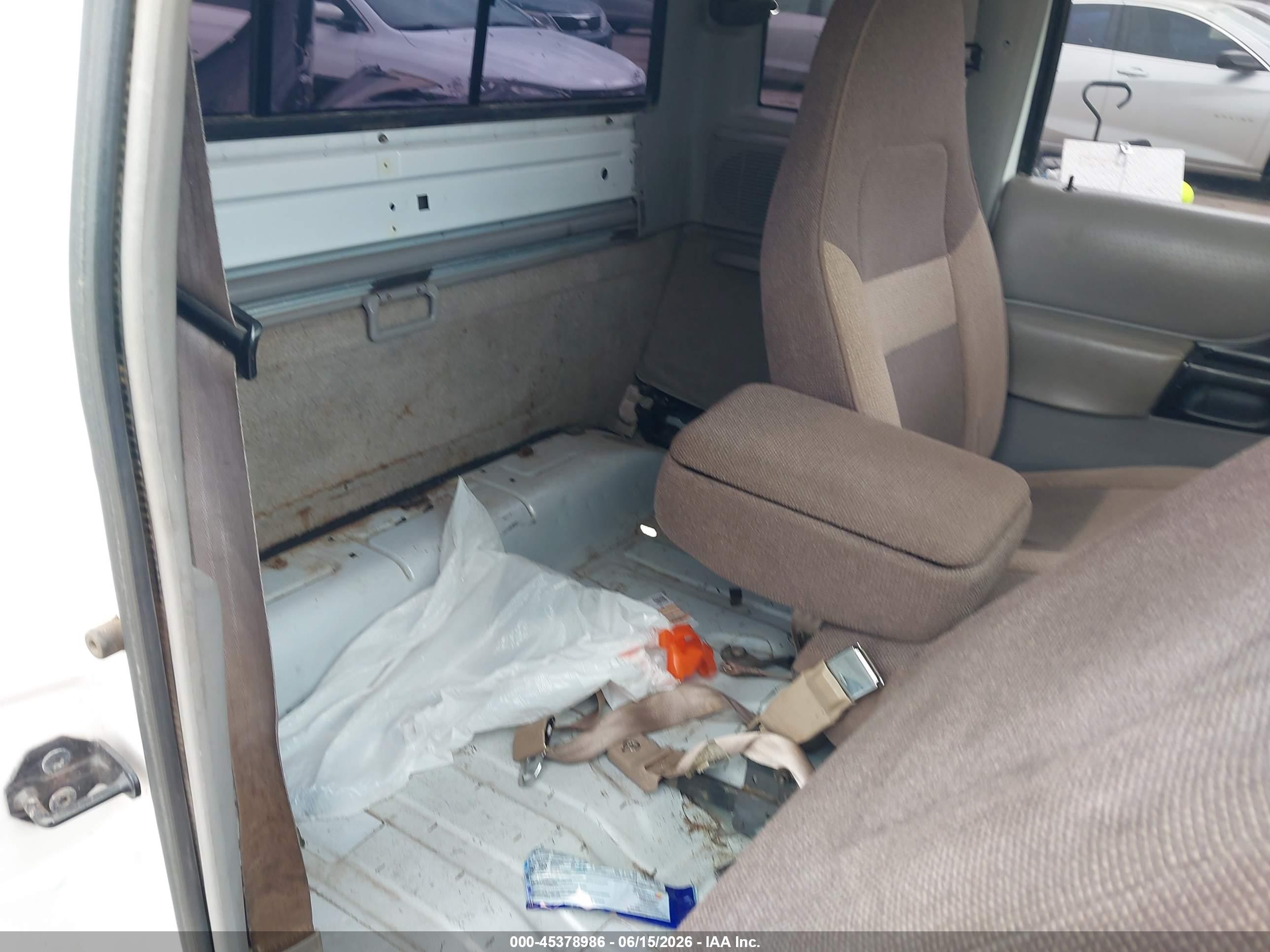 1995 Mazda B2300 Cab Plus White vin: 4F4CR16A3STM03505