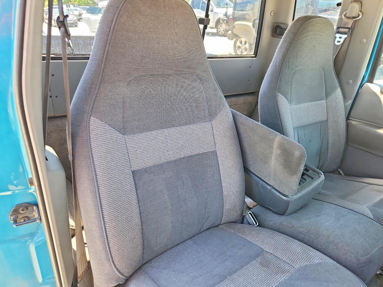 1995 Mazda B2300 Cab Plus Blue vin: 4F4CR16A4STM20667