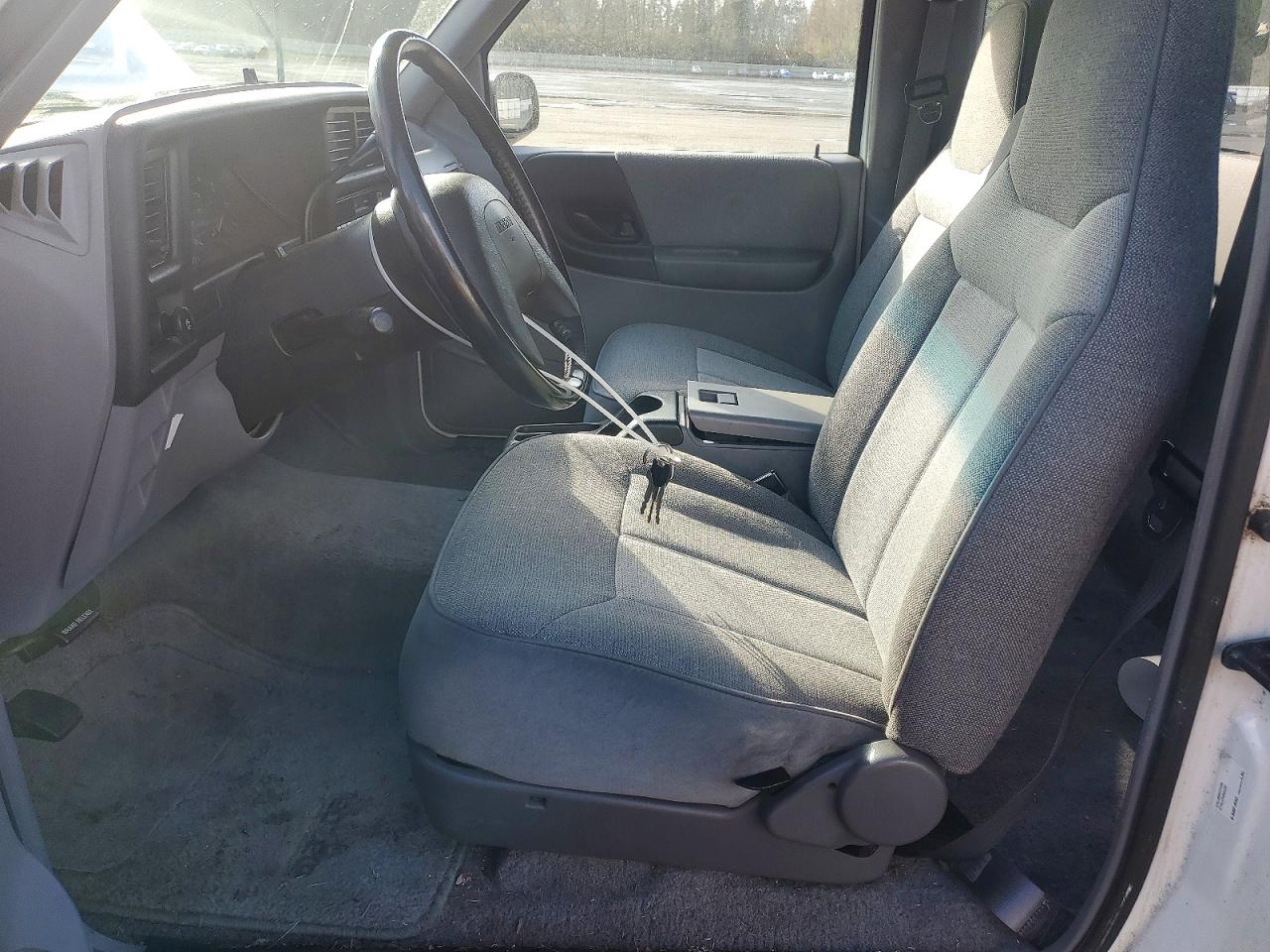 1994 Mazda B3000 Cab Plus White vin: 4F4CR16U4RTN00328