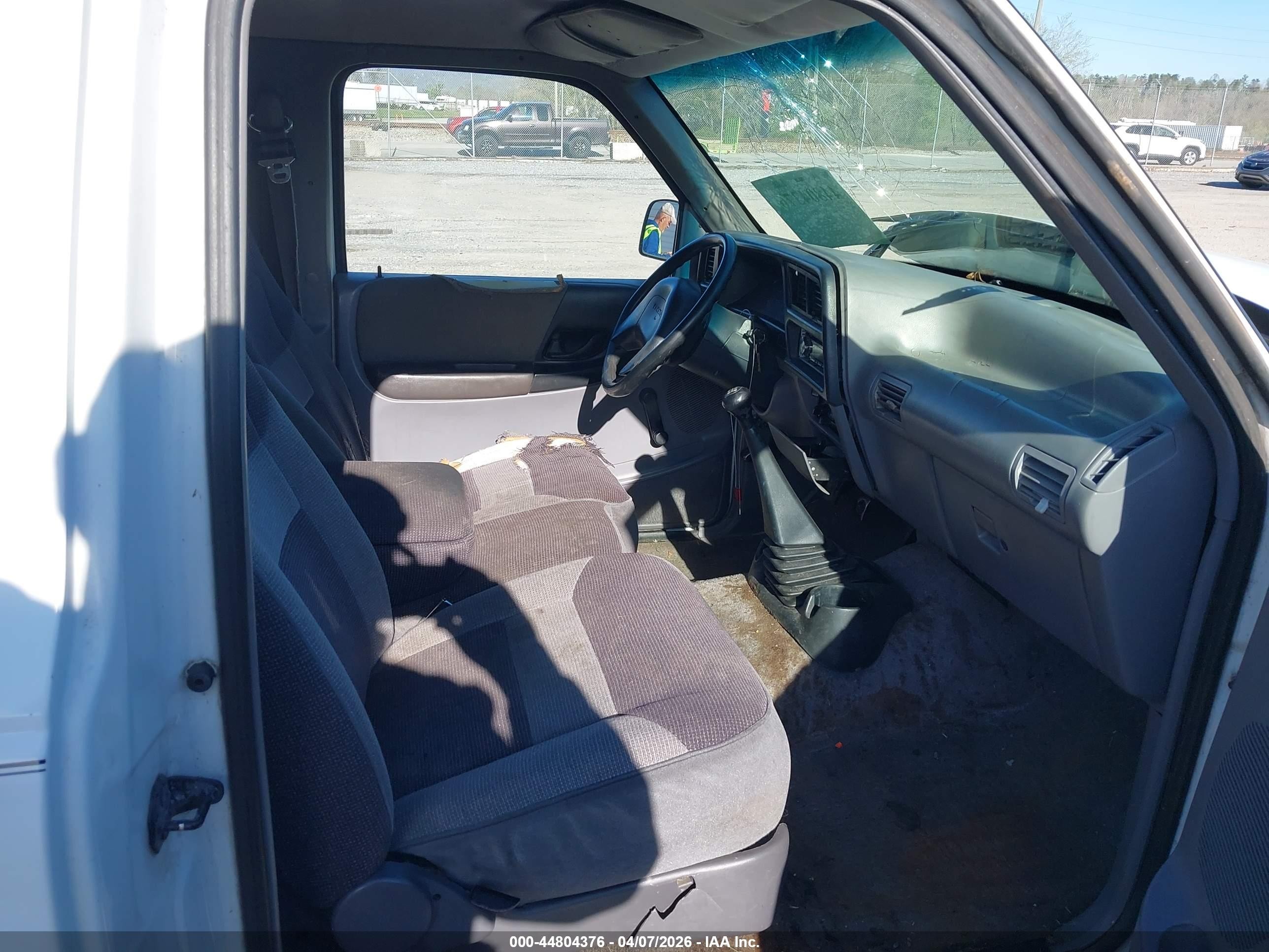 1994 Mazda B3000 Cab Plus Белый vin: 4F4CR16U6RTM92023