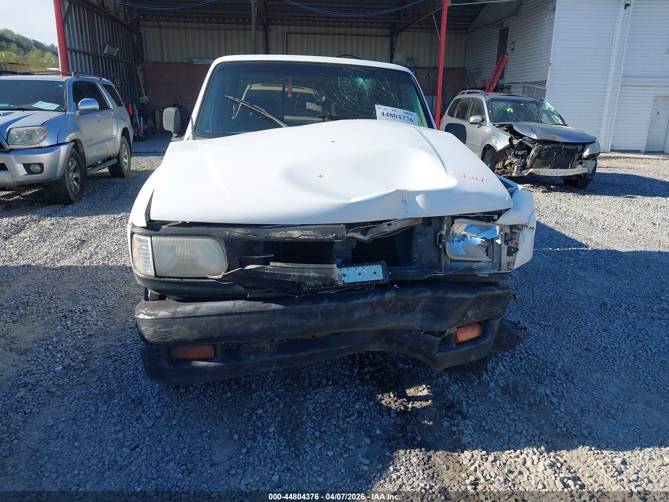 1994 Mazda B3000 Cab Plus Белый vin: 4F4CR16U6RTM92023