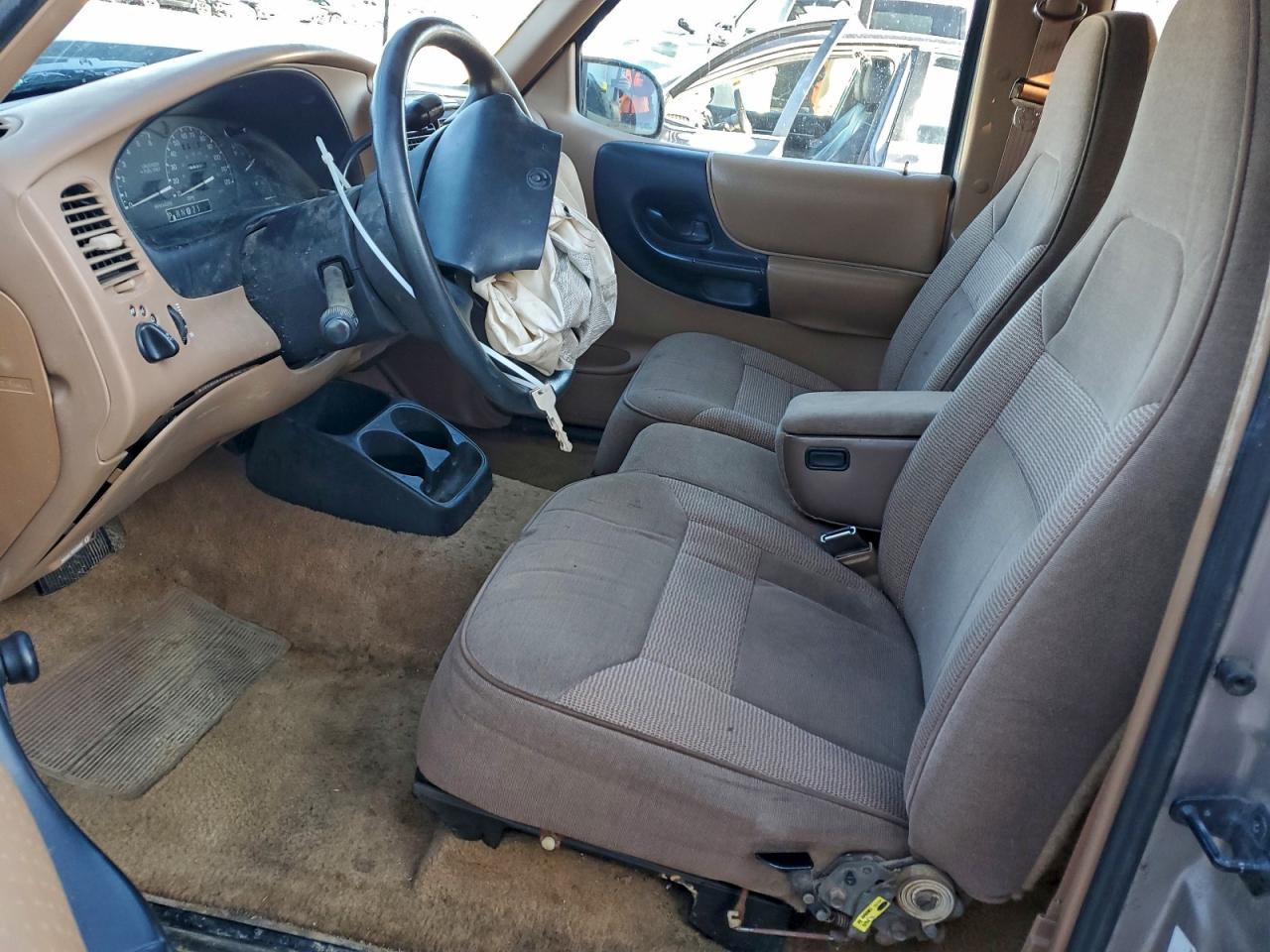 1996 Mazda B3000 Cab Plus Tan vin: 4F4CR16U6TTM13831