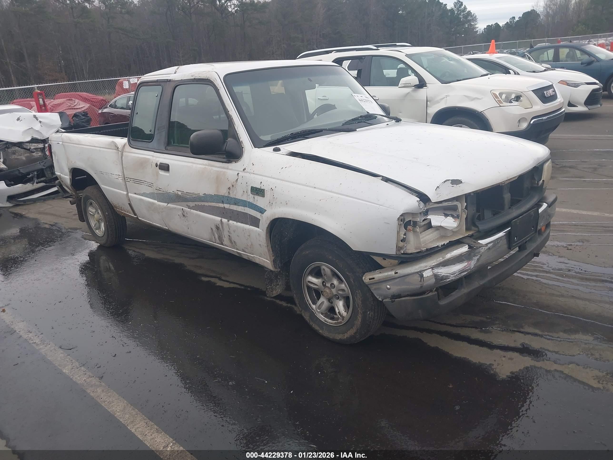 1996 Mazda B3000 Cab Plus White vin: 4F4CR16UXTTM22614