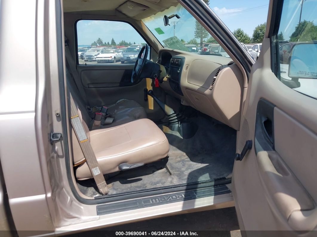 1998 Mazda B2500 Se/sx Champagne vin: 4F4YR12C1WTM14750