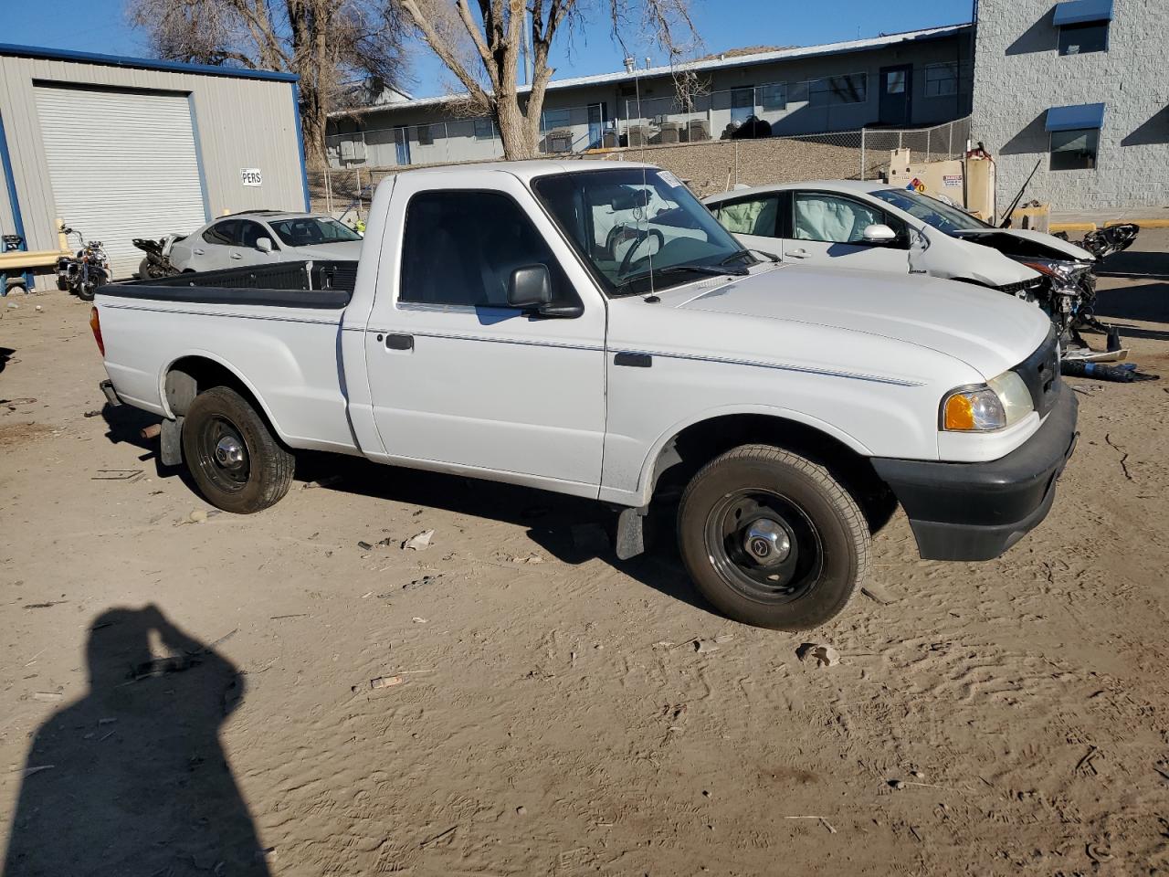 2001 Mazda B2500  Белый vin: 4F4YR12C21TM09582