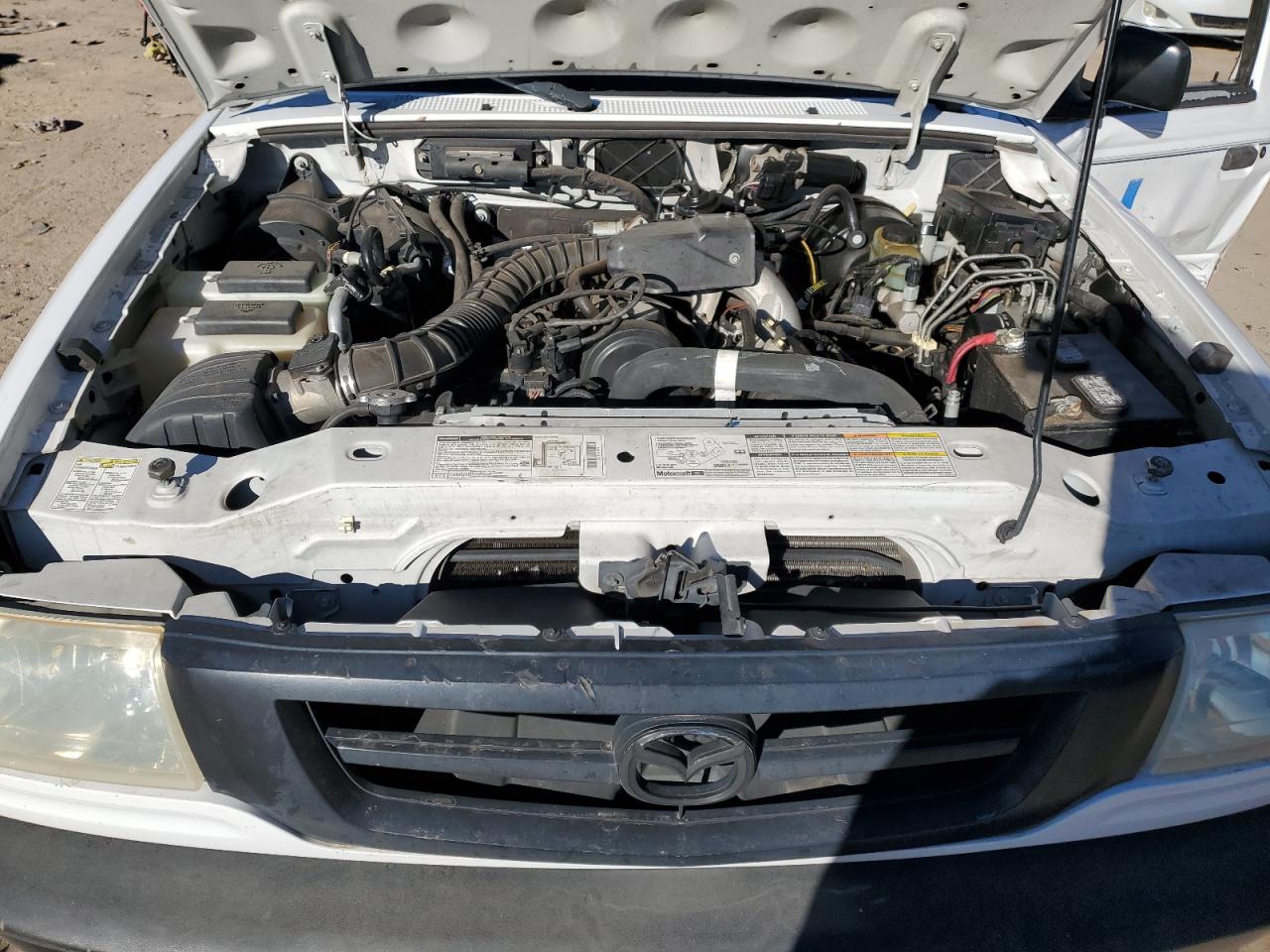 2001 Mazda B2500  Белый vin: 4F4YR12C21TM09582