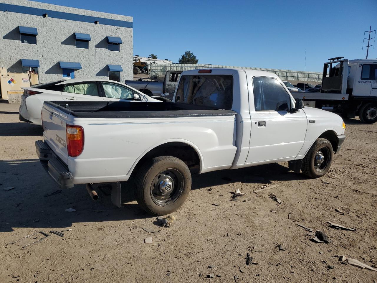 2001 Mazda B2500  Белый vin: 4F4YR12C21TM09582