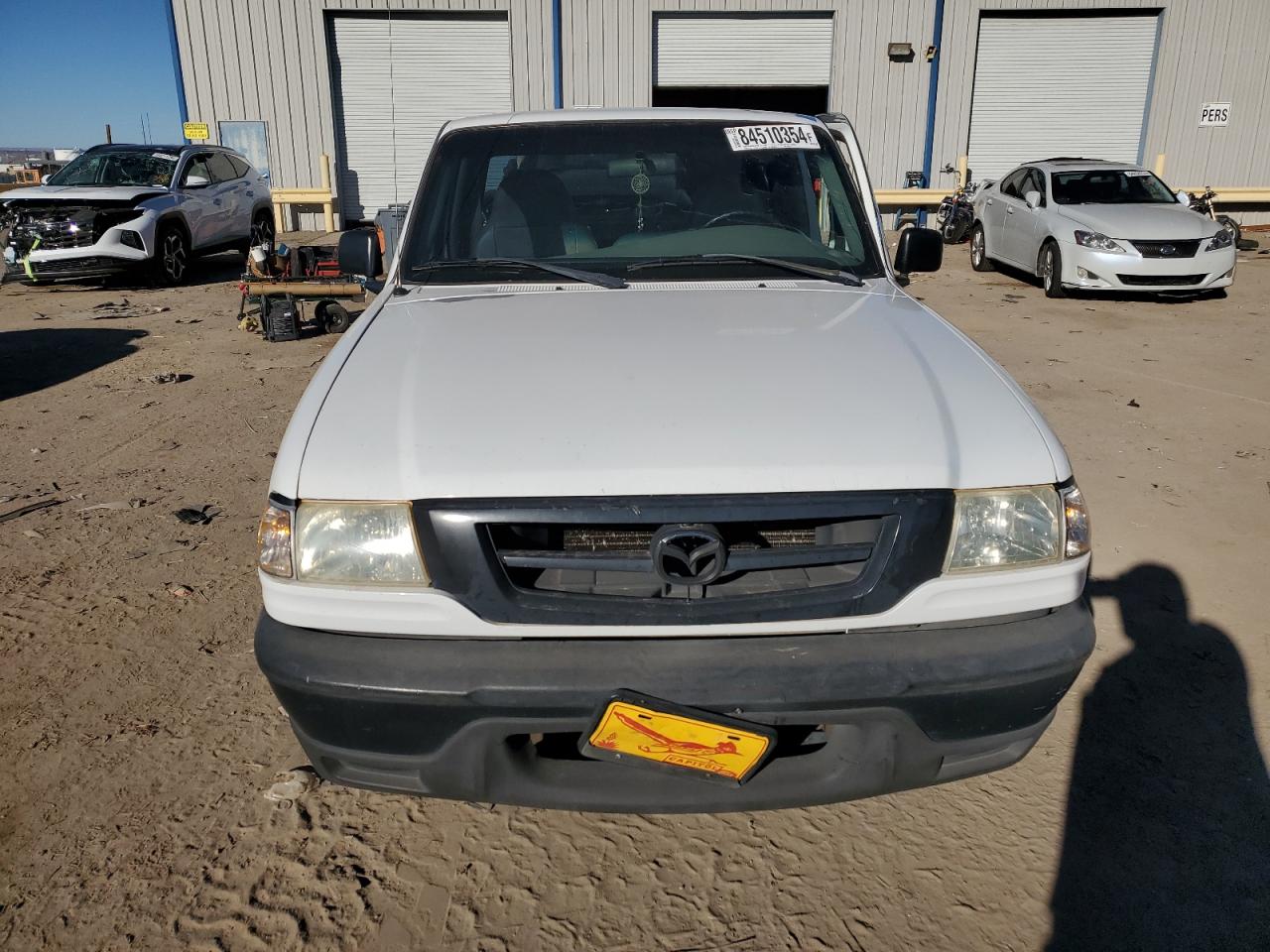 2001 Mazda B2500  Белый vin: 4F4YR12C21TM09582