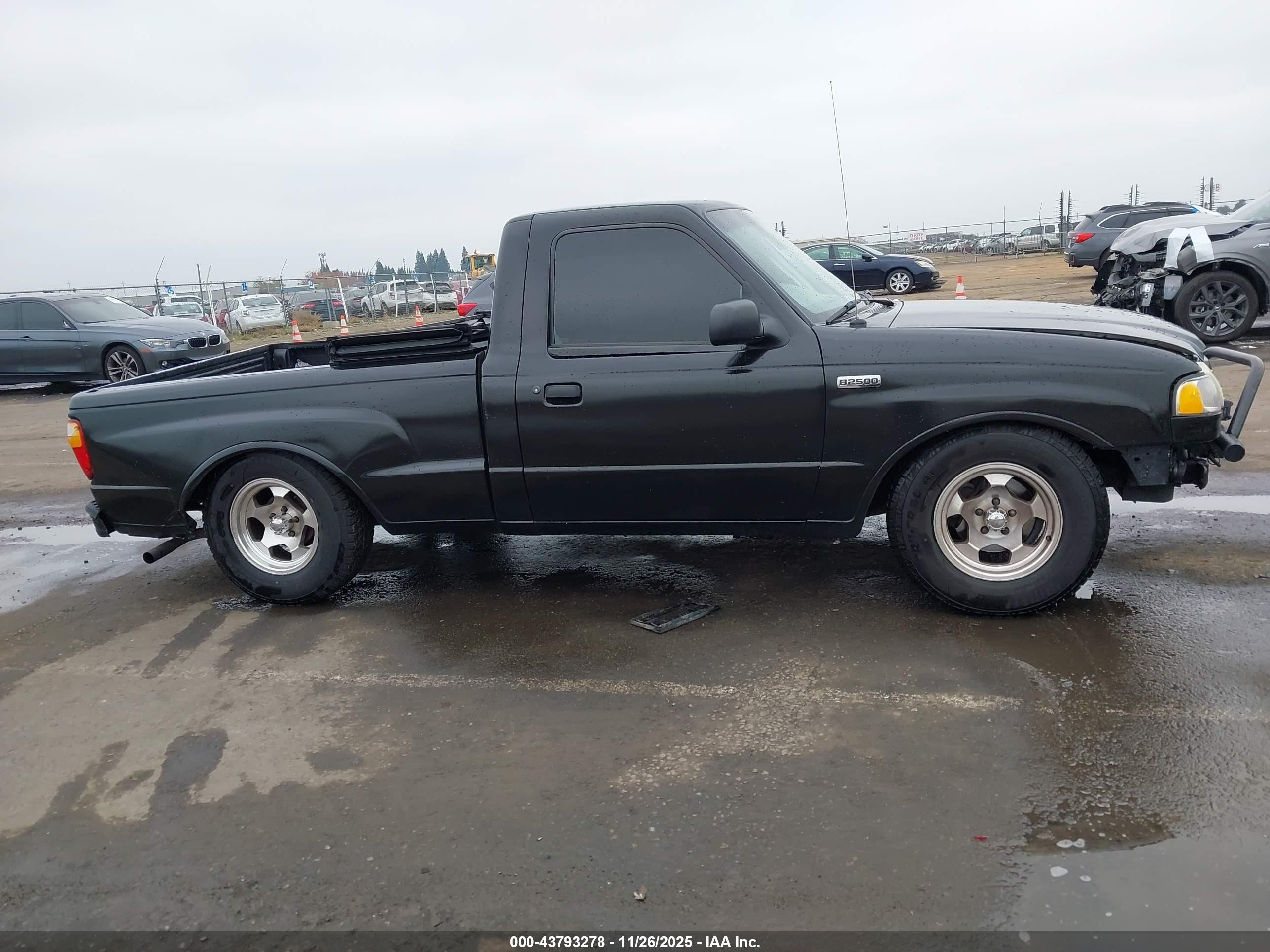 2001 Mazda B2300 Se/sx Black vin: 4F4YR12C31TM04374