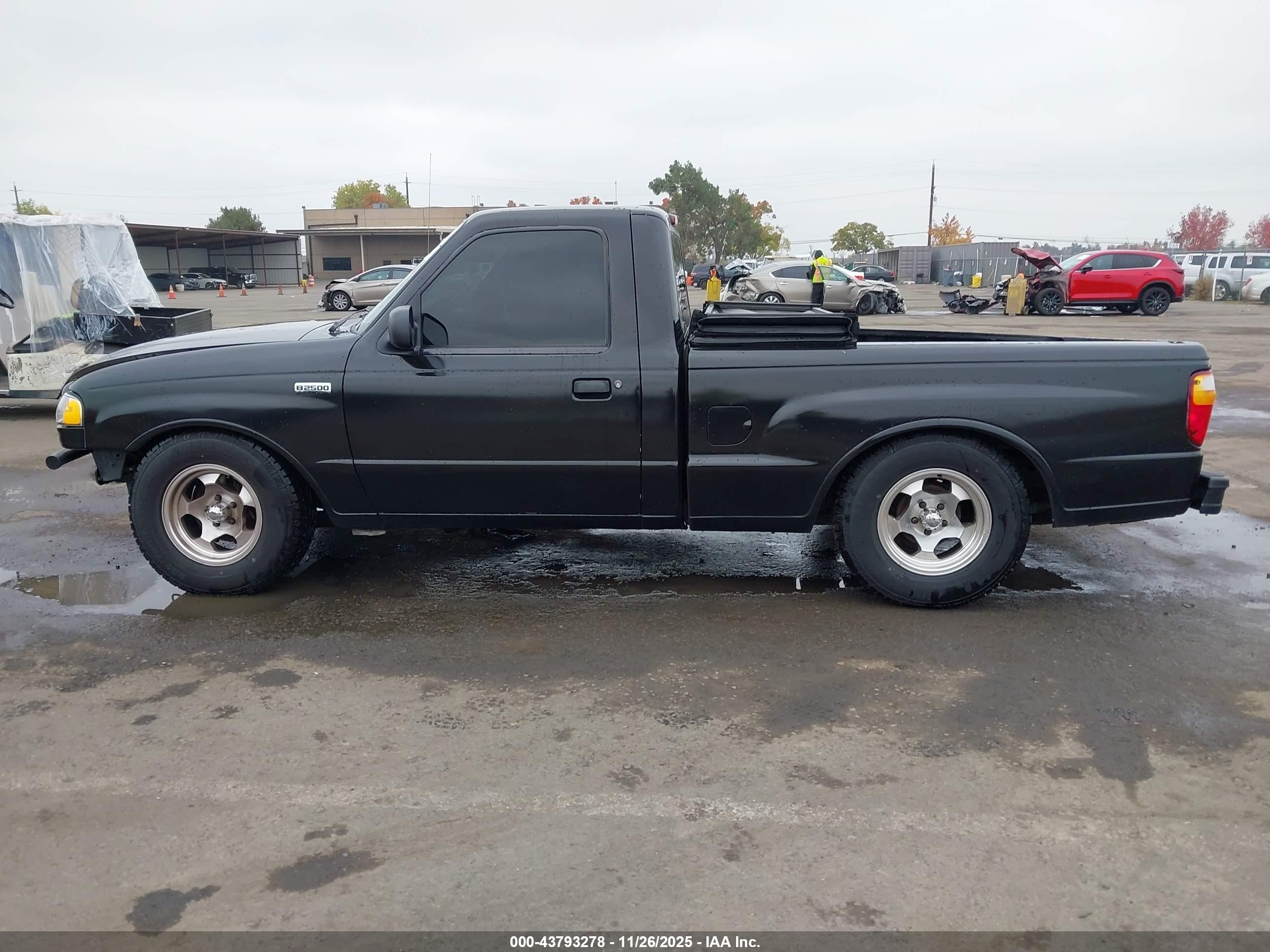 2001 Mazda B2300 Se/sx Black vin: 4F4YR12C31TM04374