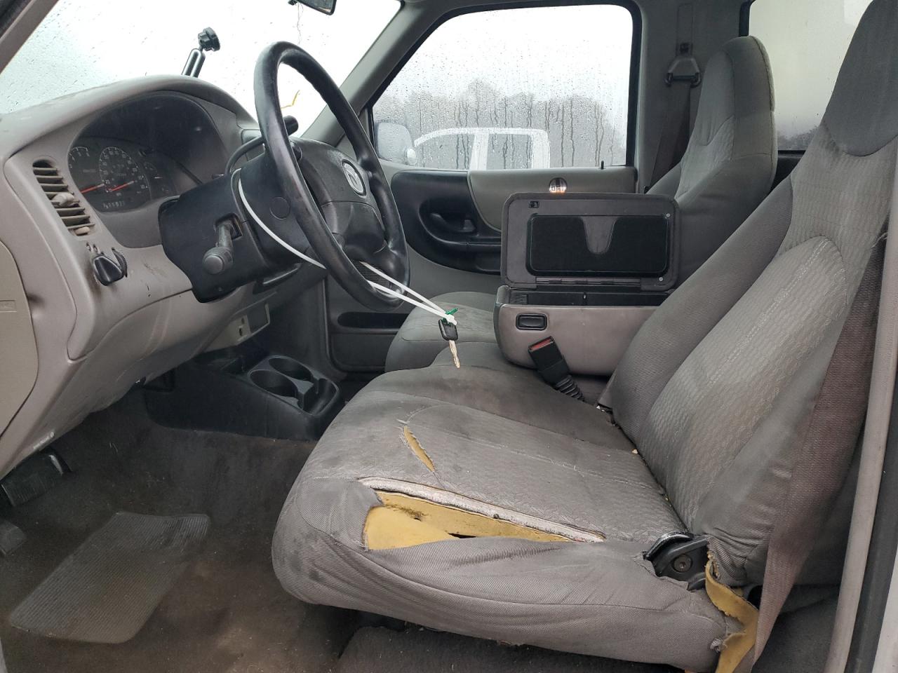 2001 Mazda B2500 Серебряный vin: 4F4YR12C41TM05386