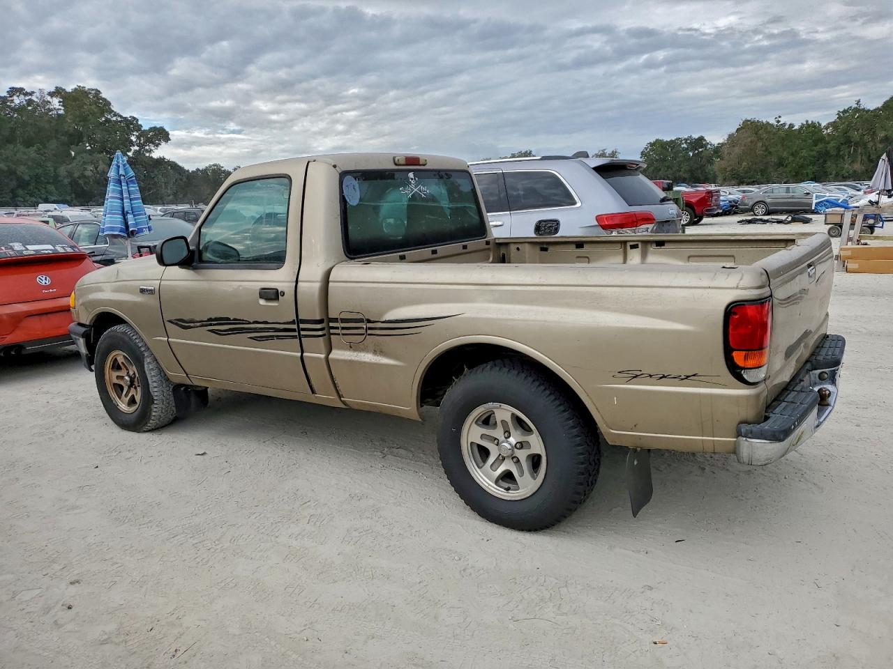 1999 Mazda B2500 Beige vin: 4F4YR12C7XTM22336