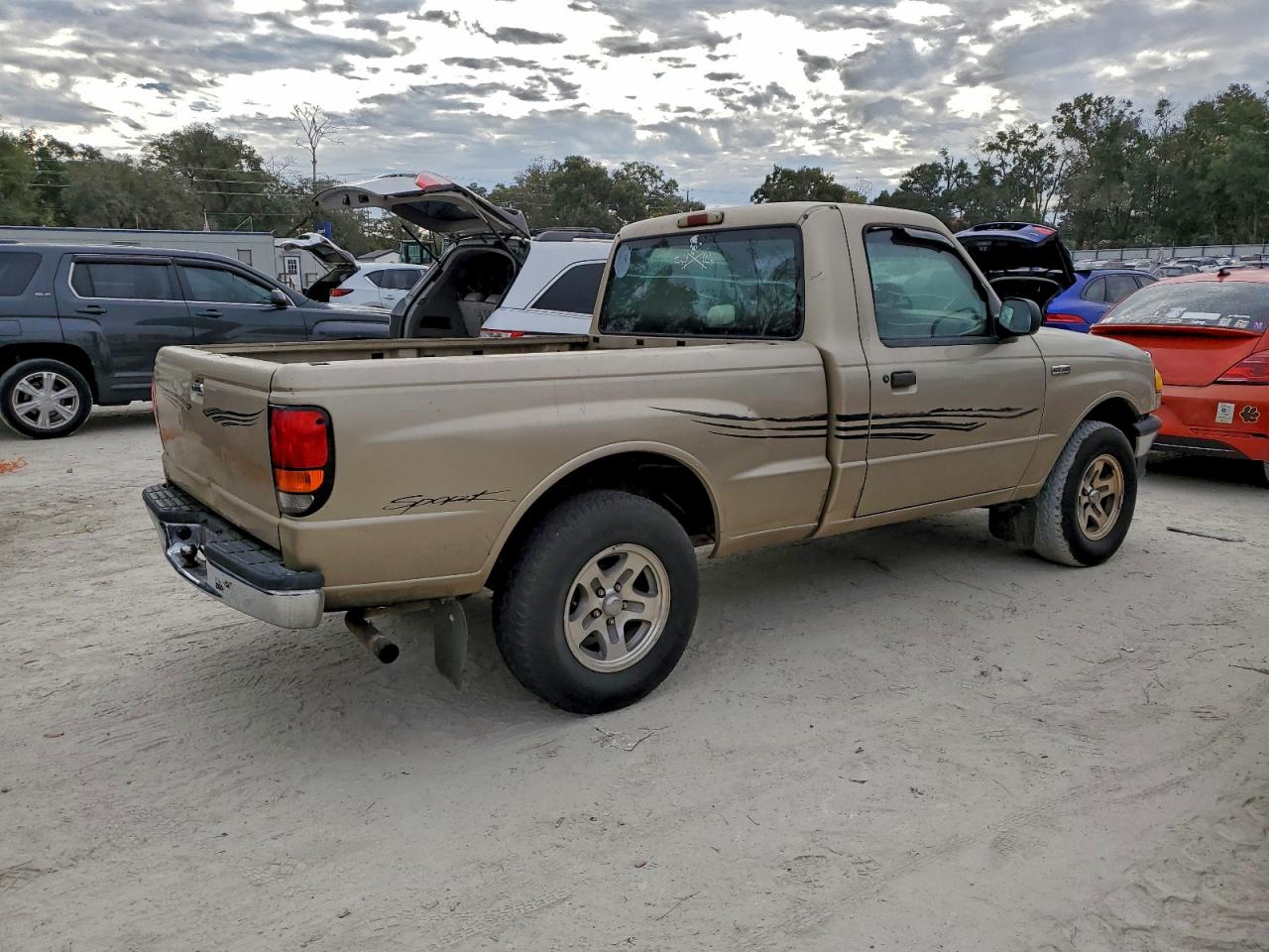 1999 Mazda B2500 Beige vin: 4F4YR12C7XTM22336