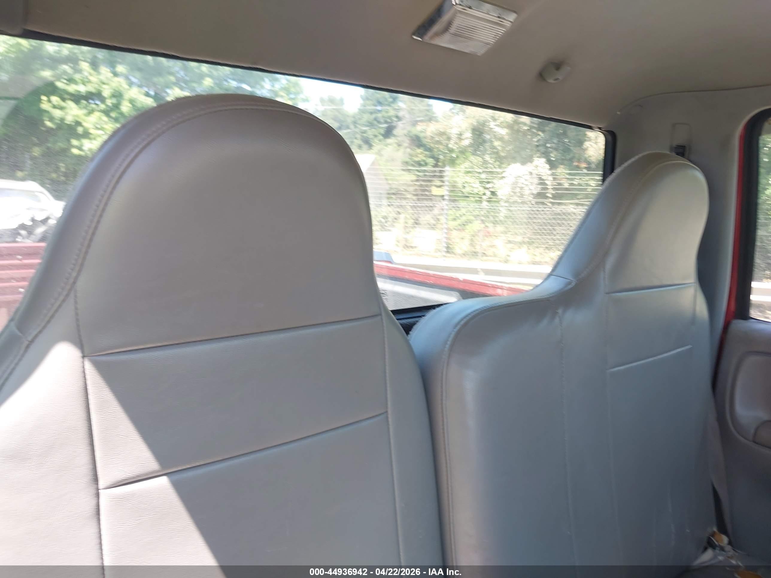 2000 Mazda B2500 Se/sx Red vin: 4F4YR12C7YTM04839