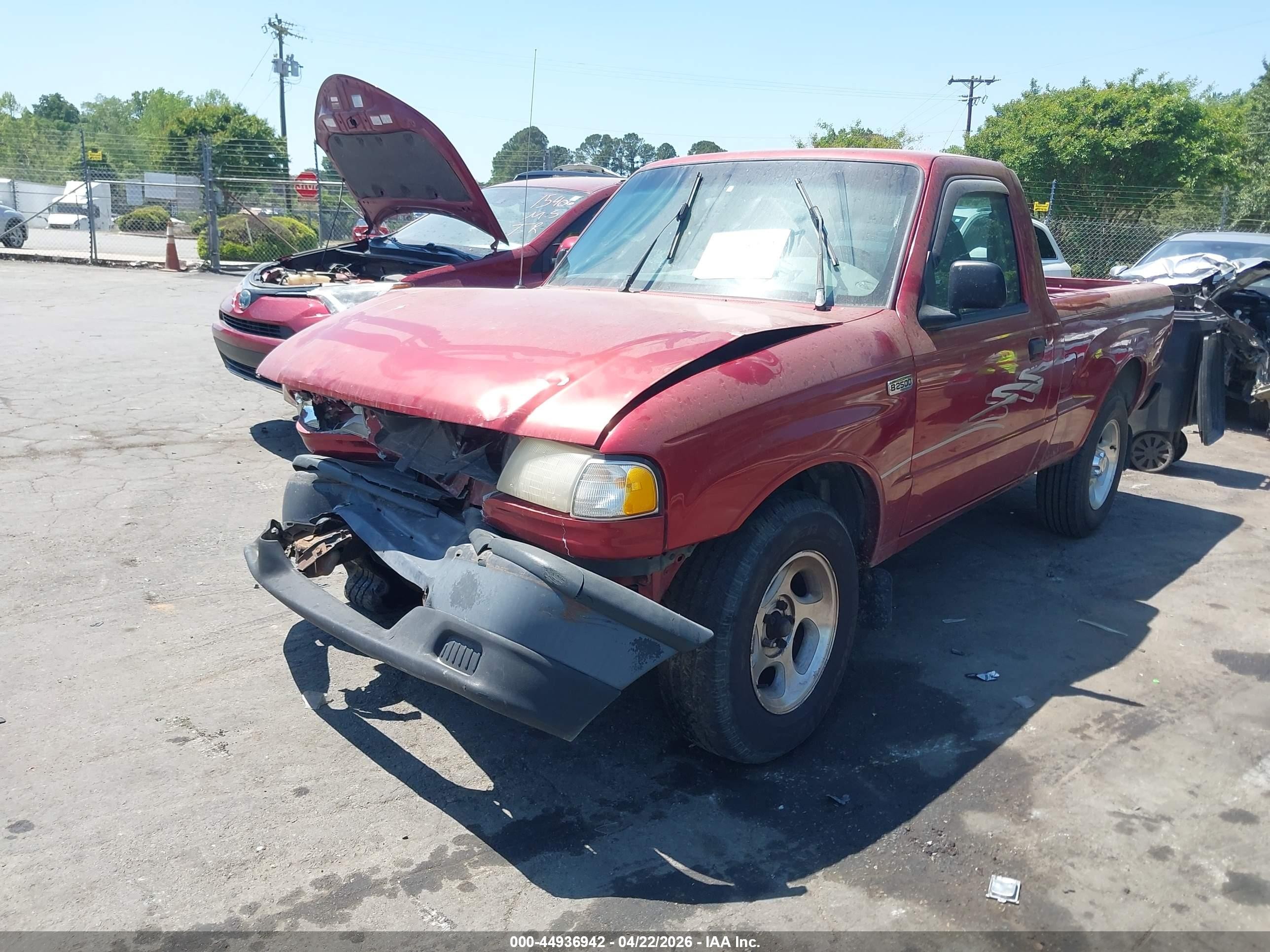 2000 Mazda B2500 Se/sx Red vin: 4F4YR12C7YTM04839