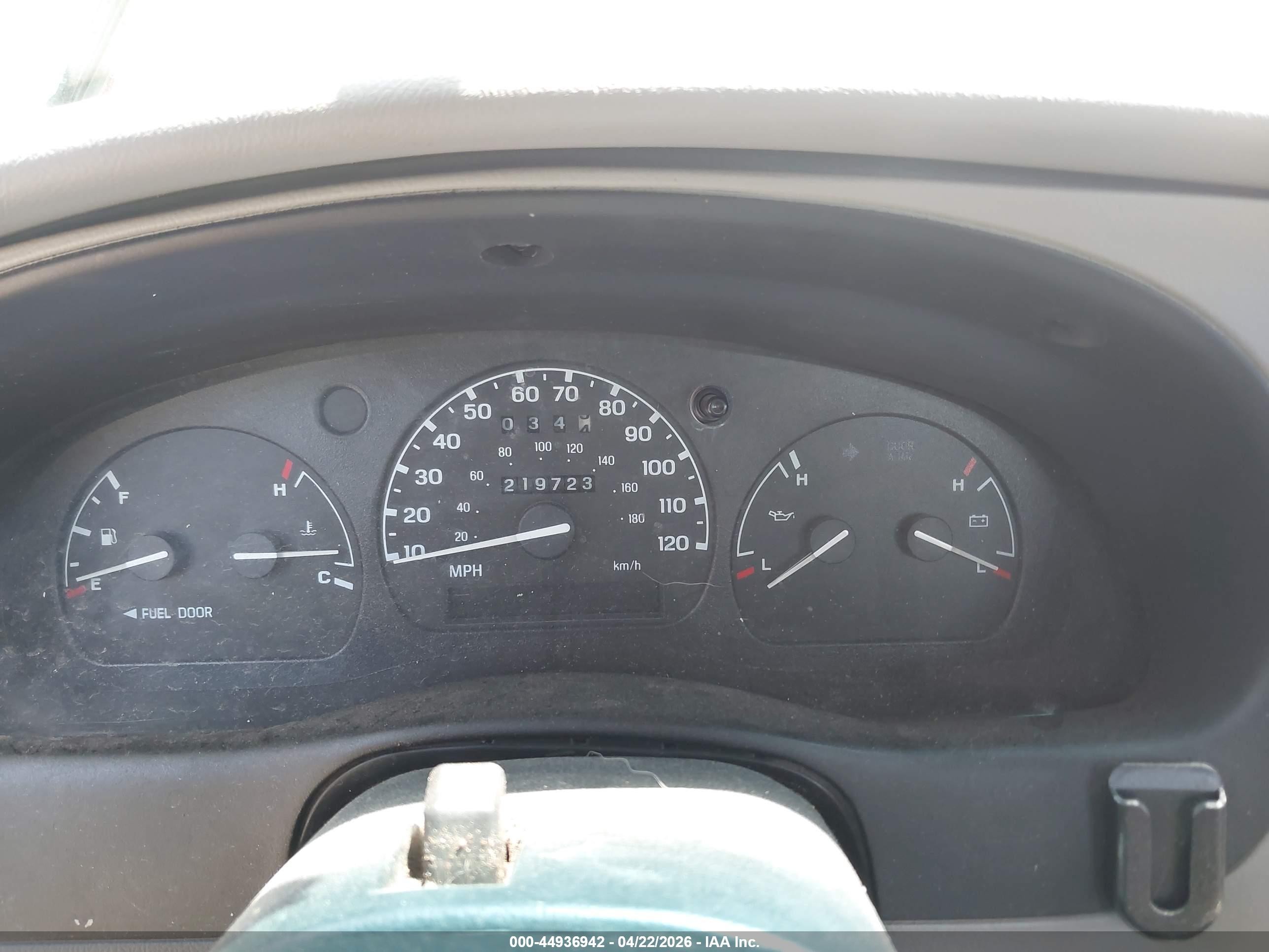2000 Mazda B2500 Se/sx Red vin: 4F4YR12C7YTM04839