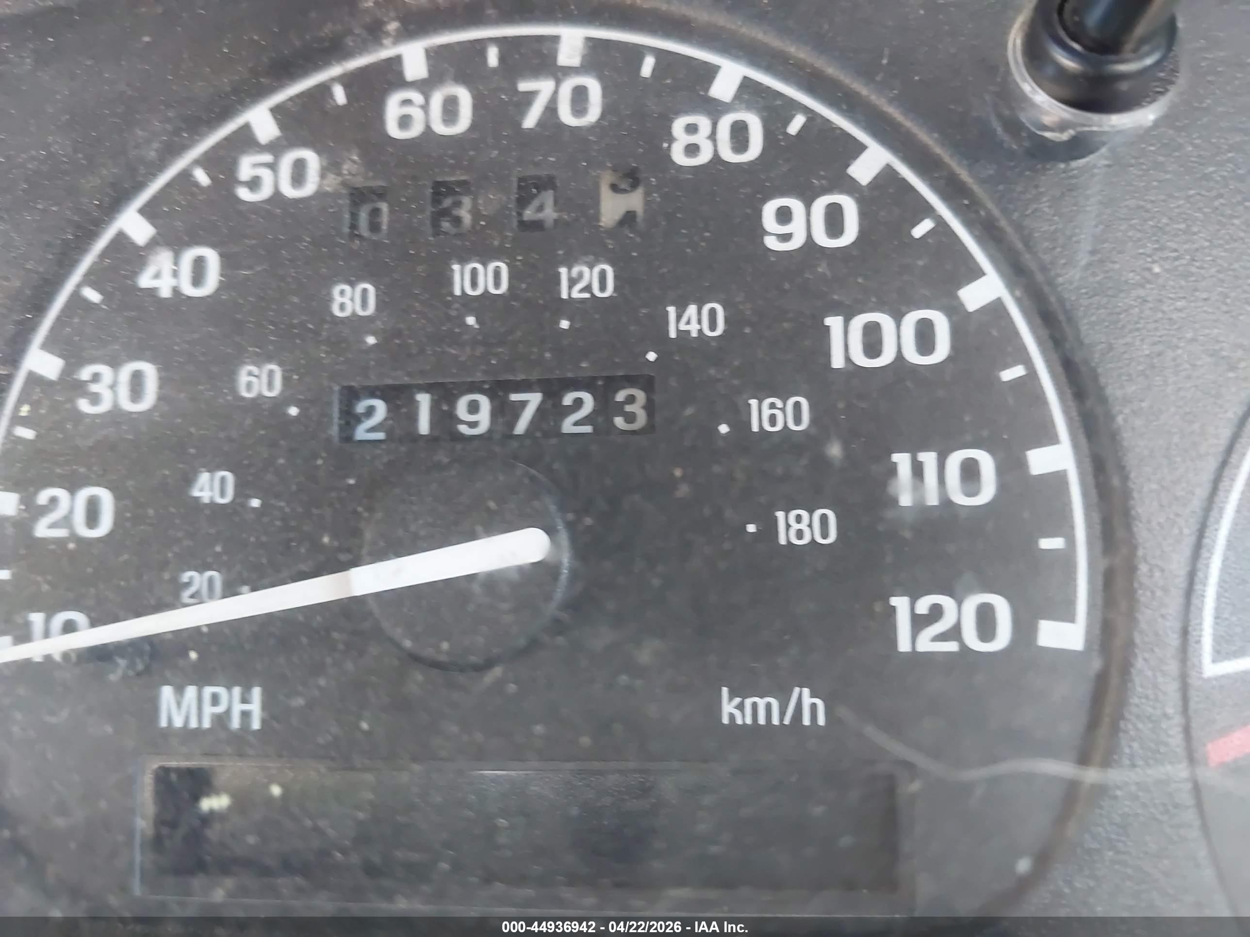 2000 Mazda B2500 Se/sx Red vin: 4F4YR12C7YTM04839