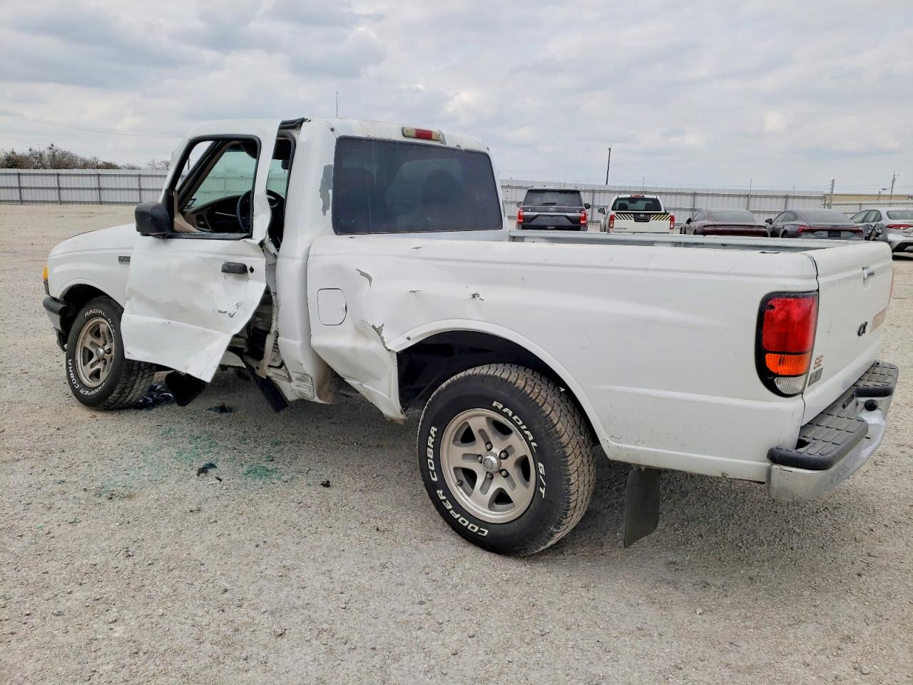 1999 Mazda B2500 Белый vin: 4F4YR12C9XTM23181