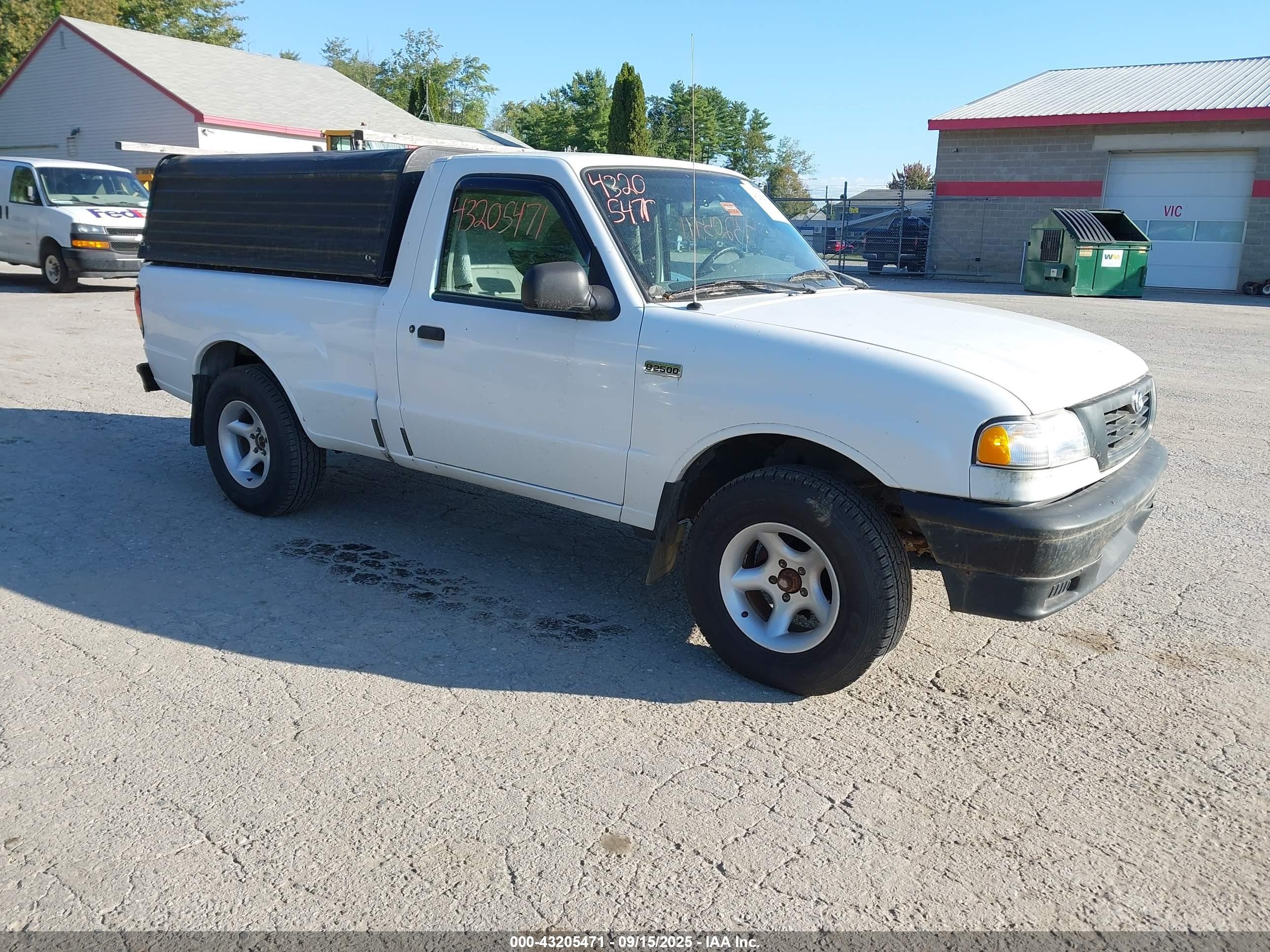 1999 Mazda B2500   White vin: 4F4YR12C9XTM30440
