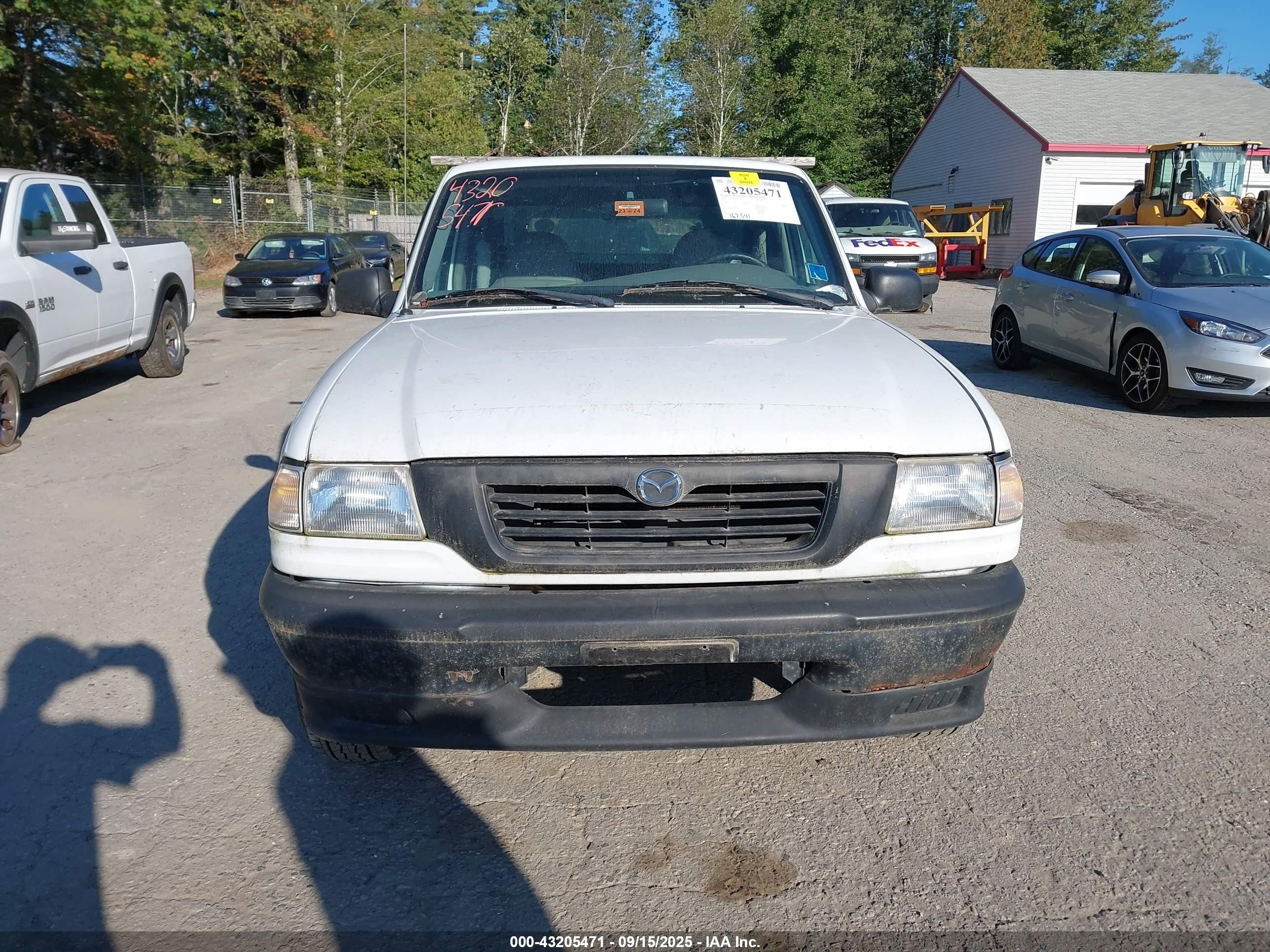 1999 Mazda B2500   White vin: 4F4YR12C9XTM30440
