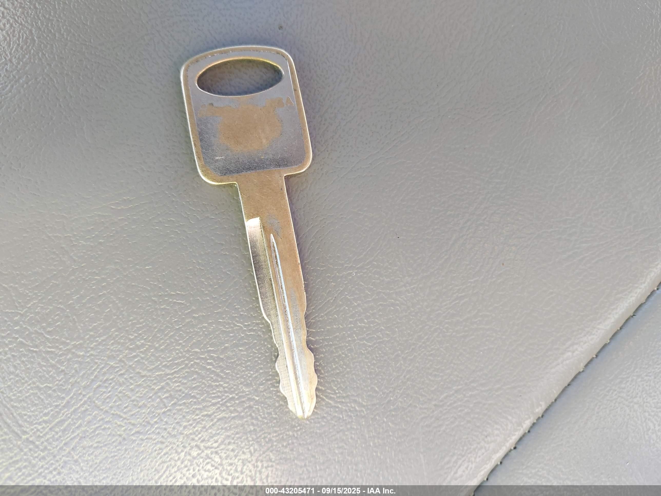 1999 Mazda B2500   White vin: 4F4YR12C9XTM30440