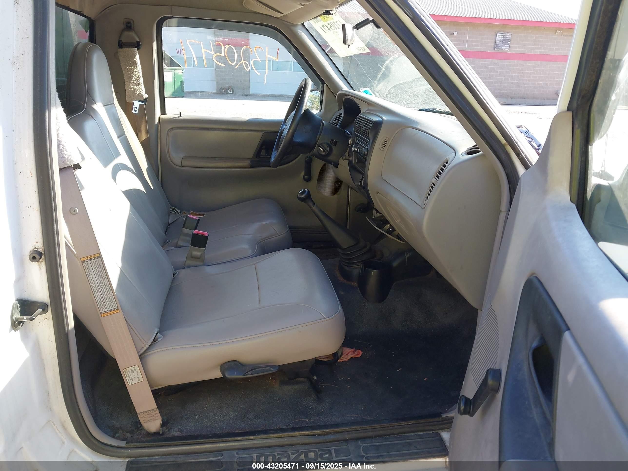 1999 Mazda B2500   White vin: 4F4YR12C9XTM30440