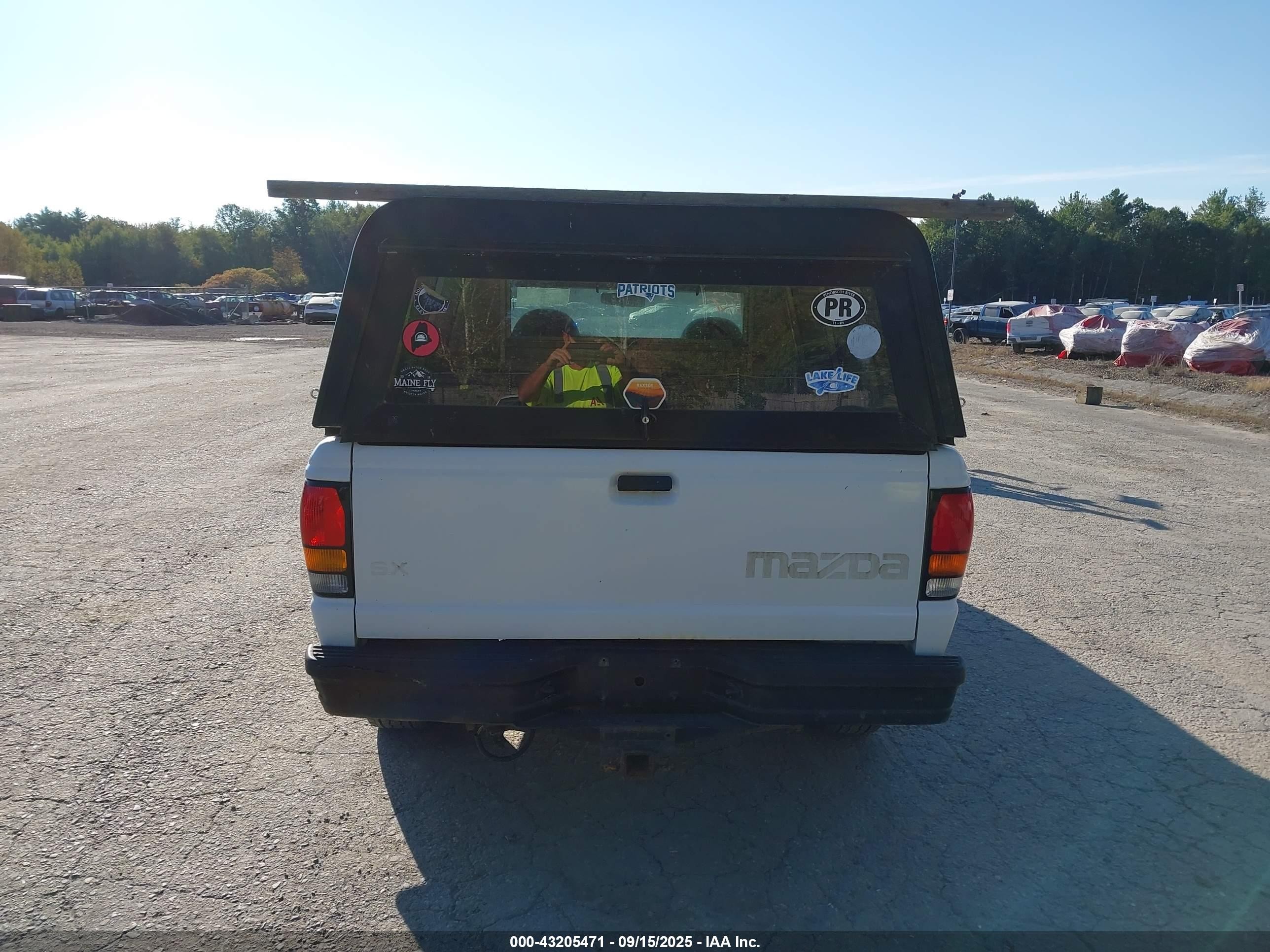 1999 Mazda B2500   White vin: 4F4YR12C9XTM30440