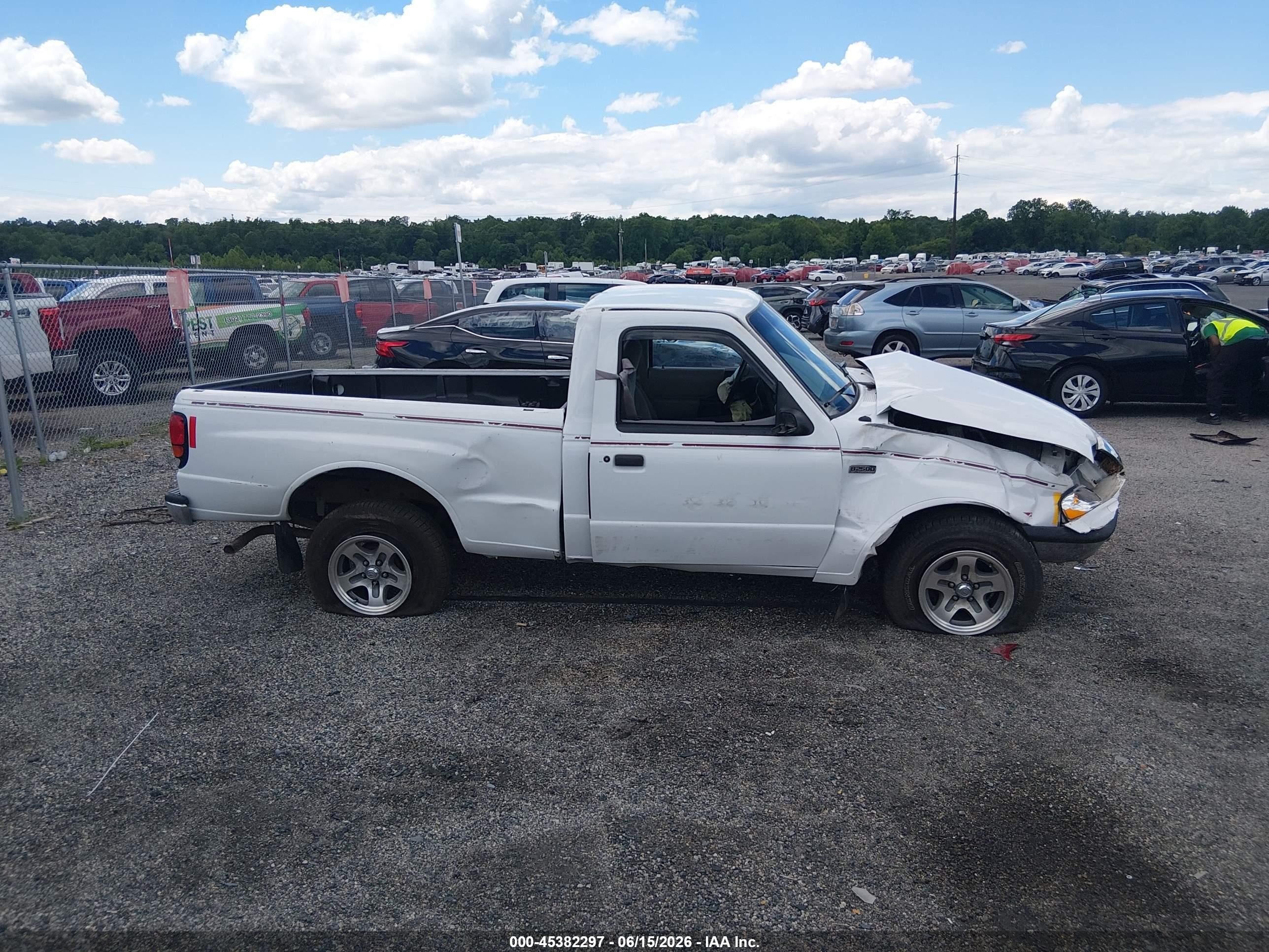 2000 Mazda B2500 Se/sx White vin: 4F4YR12CXYTM23532