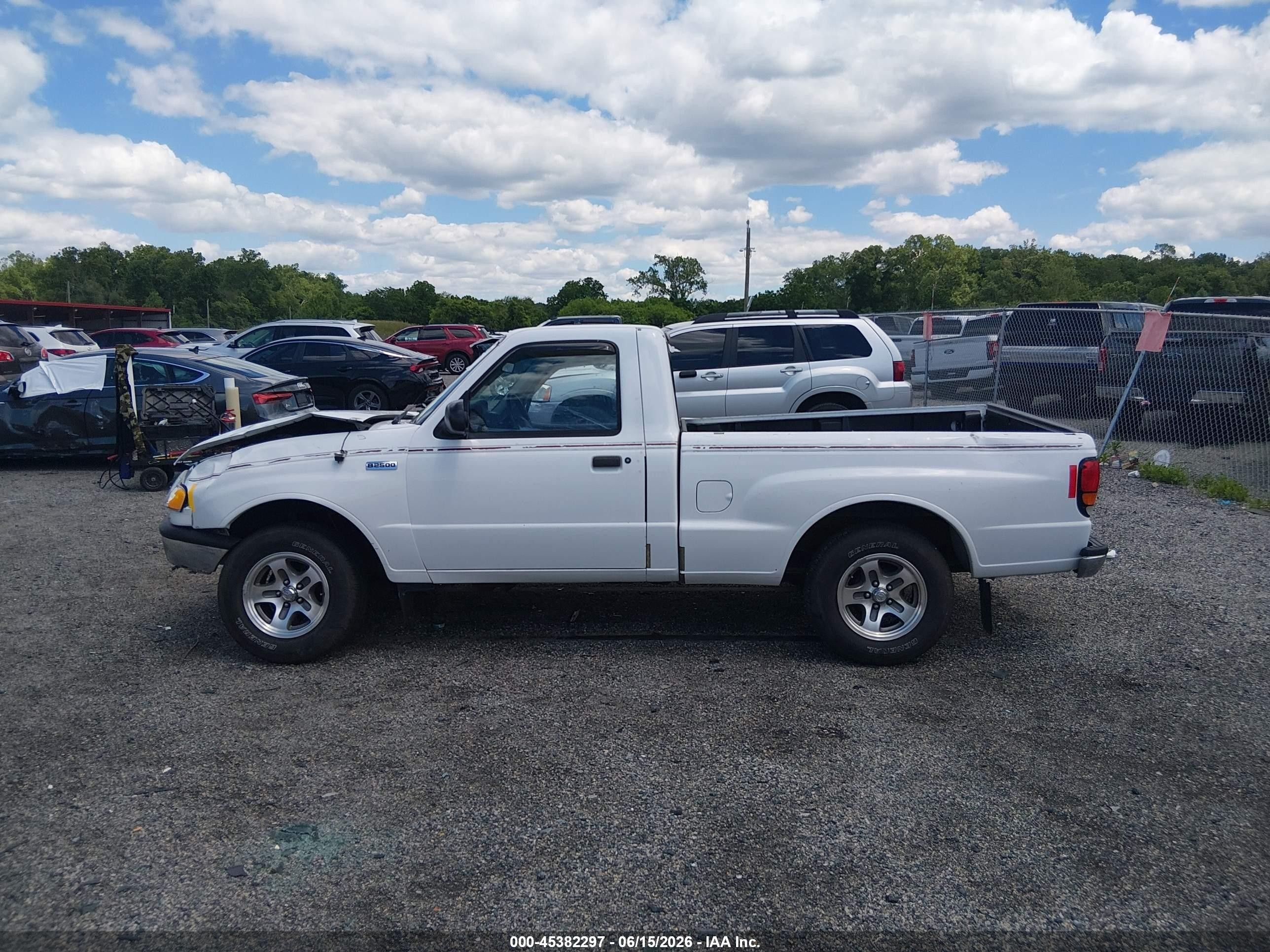 2000 Mazda B2500 Se/sx White vin: 4F4YR12CXYTM23532