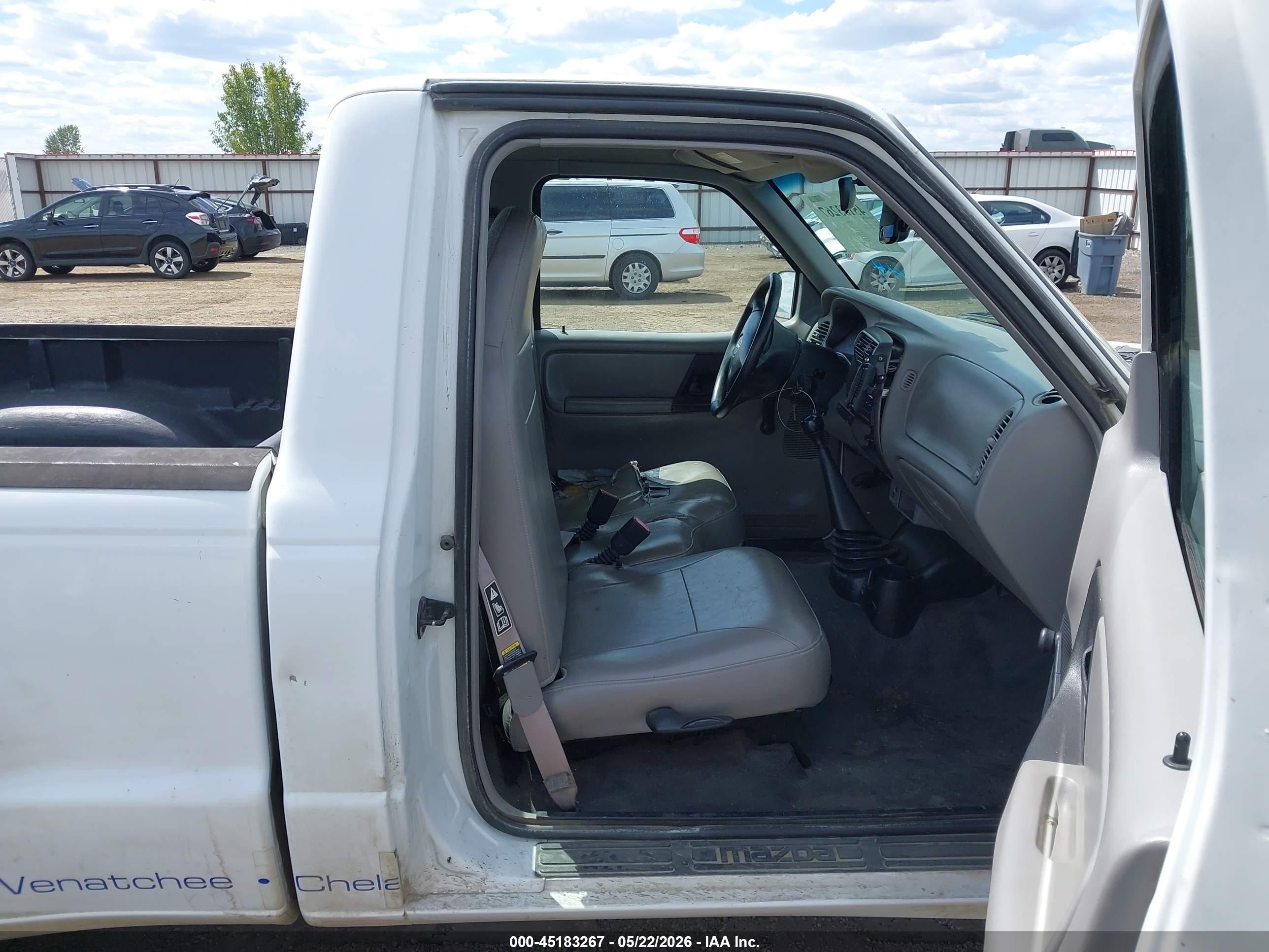 2001 Mazda B2300 Se/sx Белый vin: 4F4YR12D01TM25725