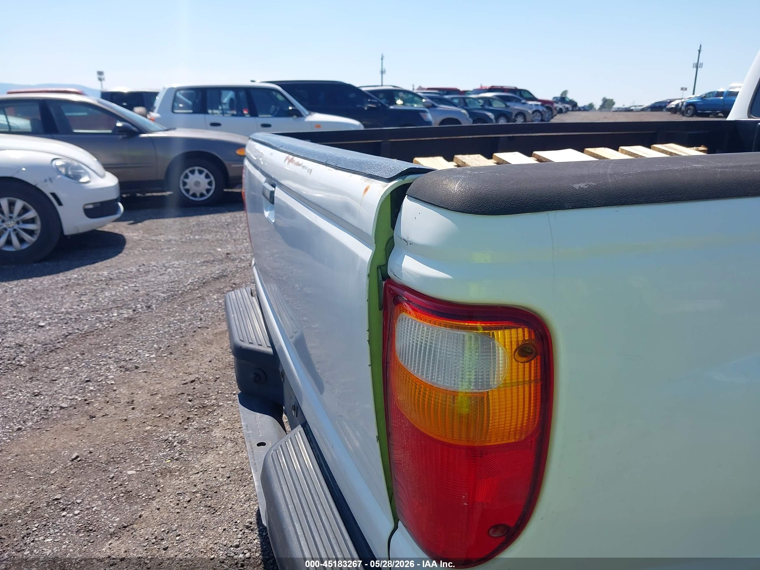 2001 Mazda B2300 Se/sx Белый vin: 4F4YR12D01TM25725