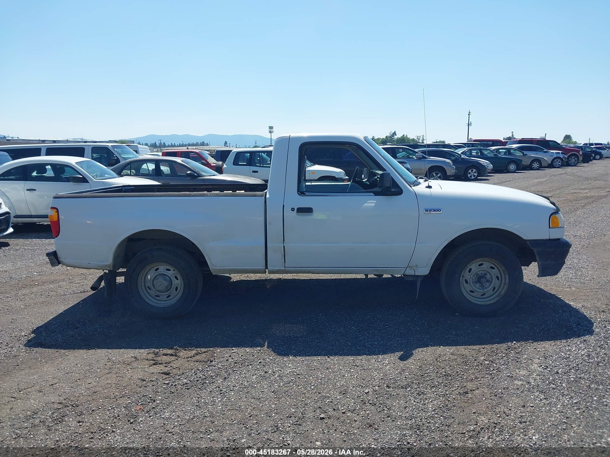 2001 Mazda B2300 Se/sx Белый vin: 4F4YR12D01TM25725