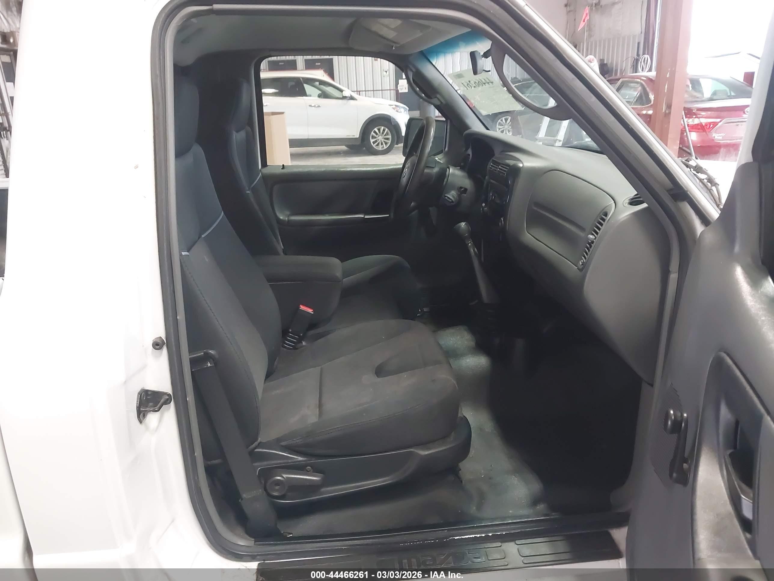 2008 Mazda B2300   Белый vin: 4F4YR12D28PM04619