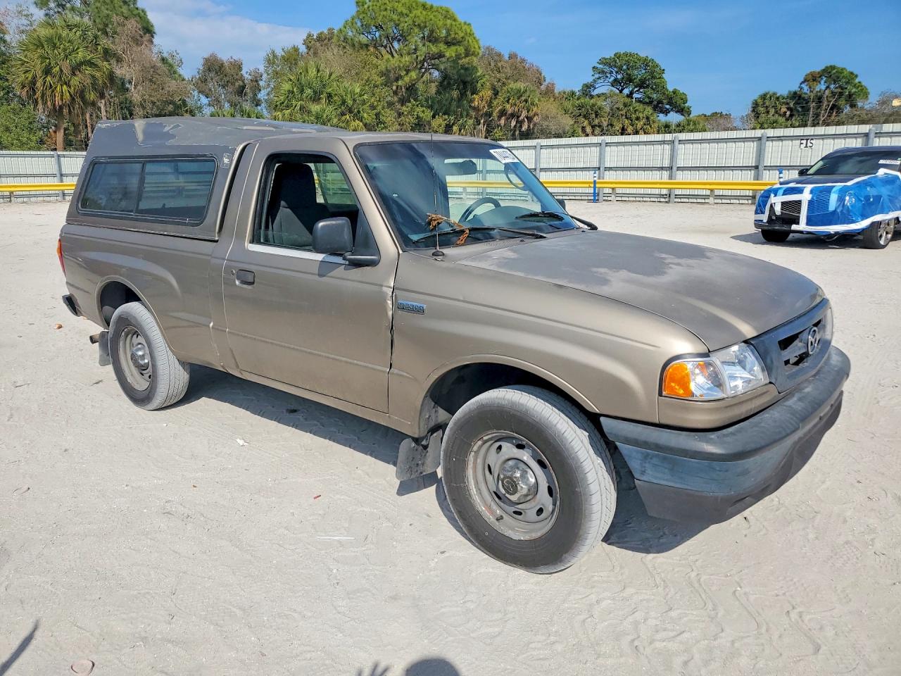 2004 Mazda B2300 Tan vin: 4F4YR12D44TM03859