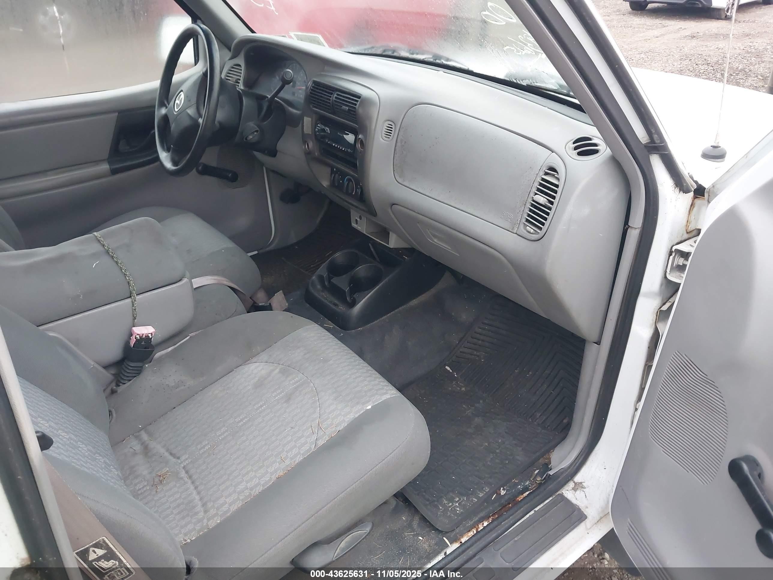 2001 Mazda B2300 Se/sx White vin: 4F4YR12D51TM24005