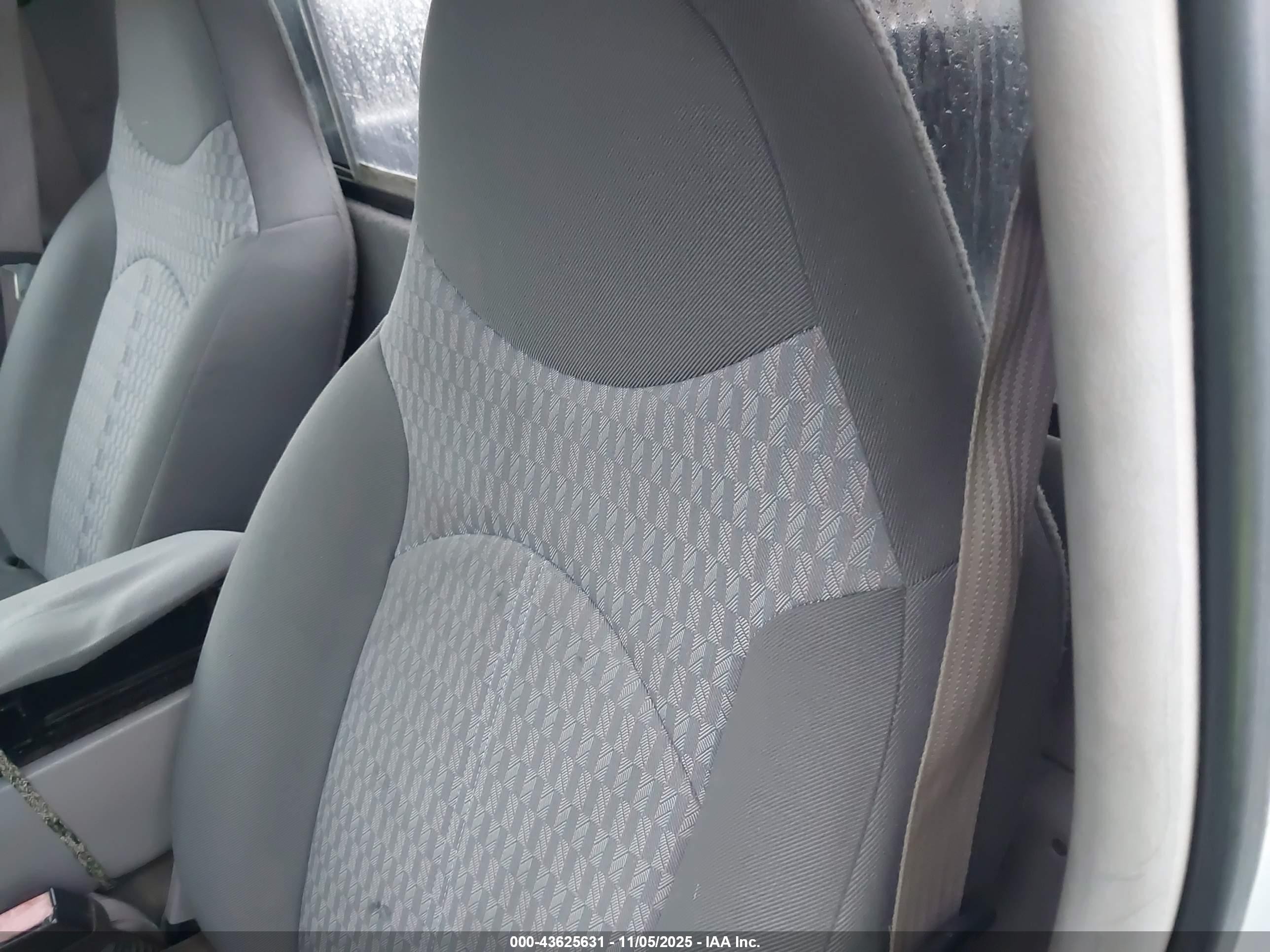 2001 Mazda B2300 Se/sx White vin: 4F4YR12D51TM24005