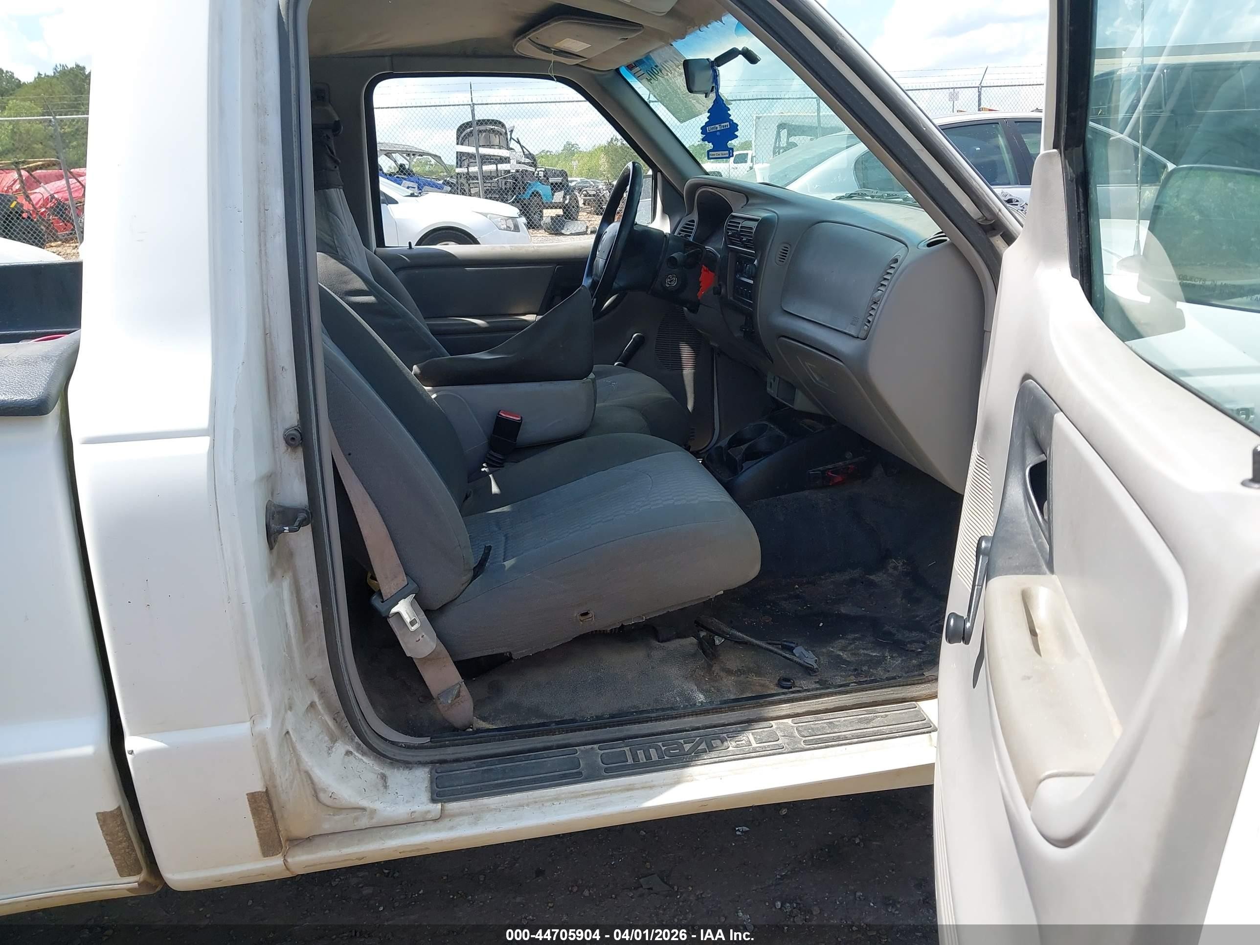 2001 Mazda B2300 Se/sx White vin: 4F4YR12D71TM25589