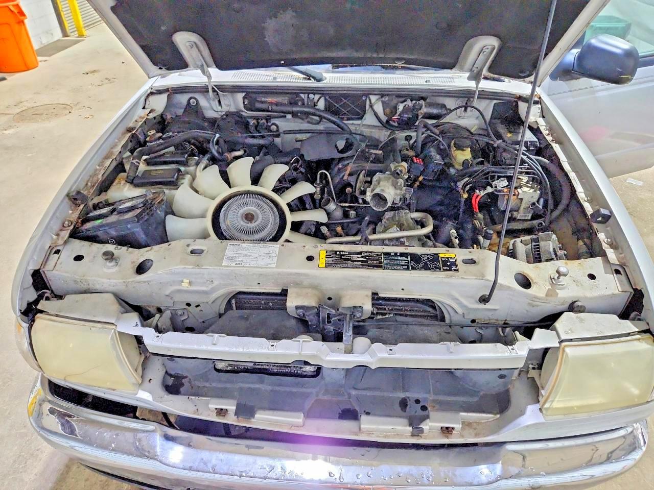 2004 Mazda B3000 Silver vin: 4F4YR12U34TM09779