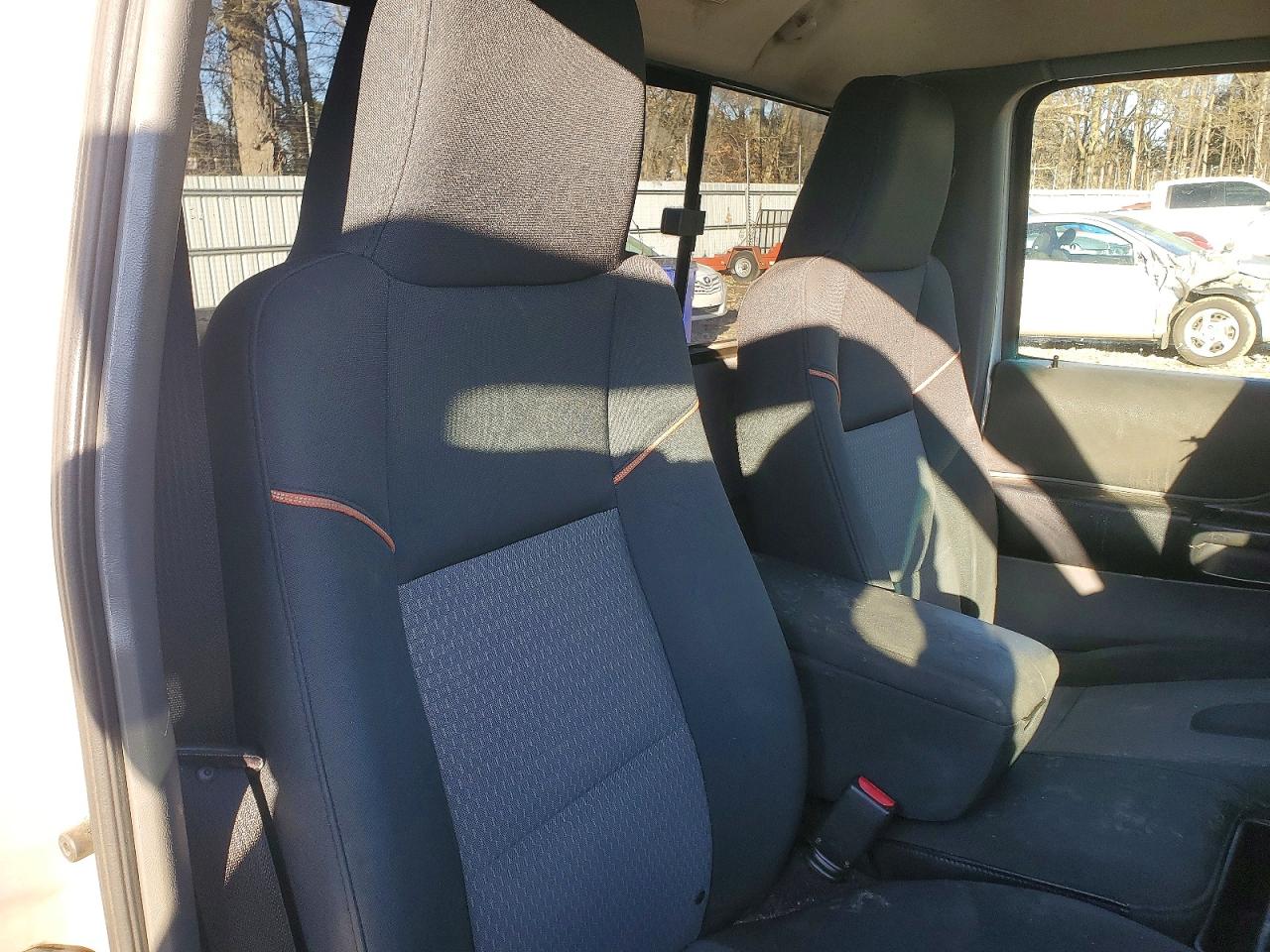2004 Mazda B3000 Silver vin: 4F4YR12U44TM05126