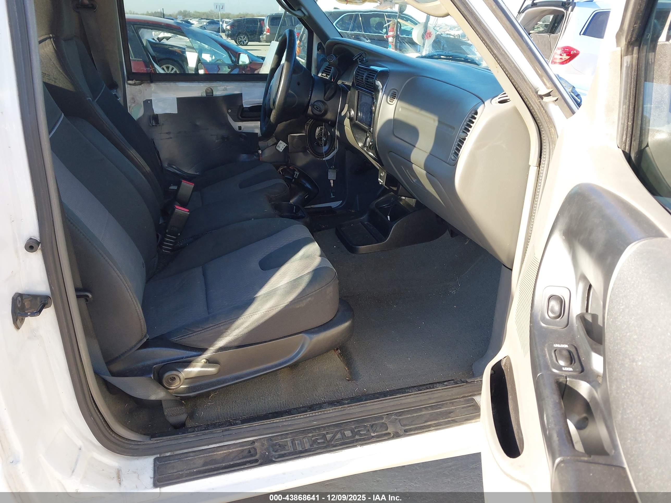 2006 Mazda B3000 Ds White vin: 4F4YR12U46PM00536