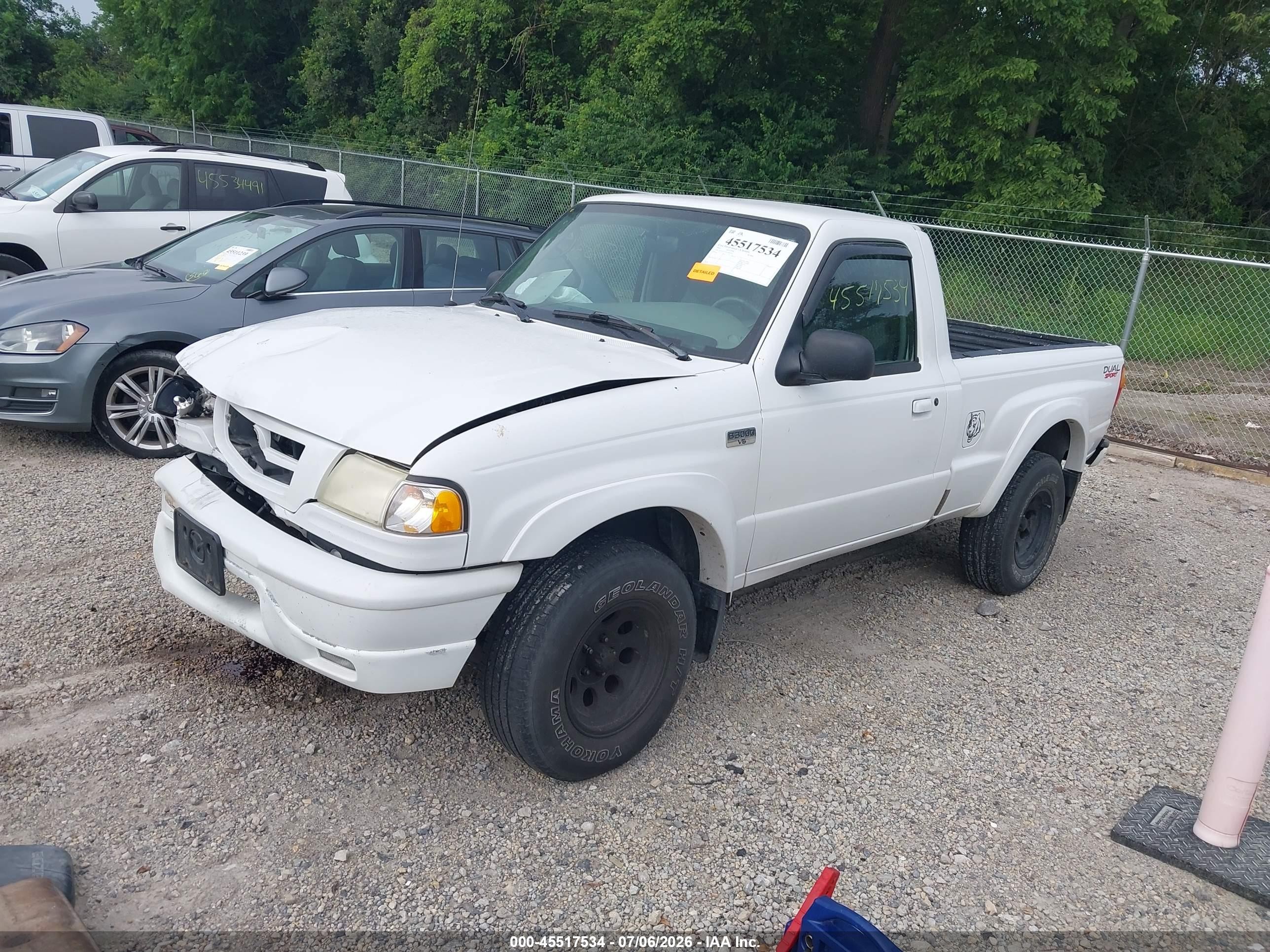 2002 Mazda B3000 Ds White vin: 4F4YR12U52TM24751
