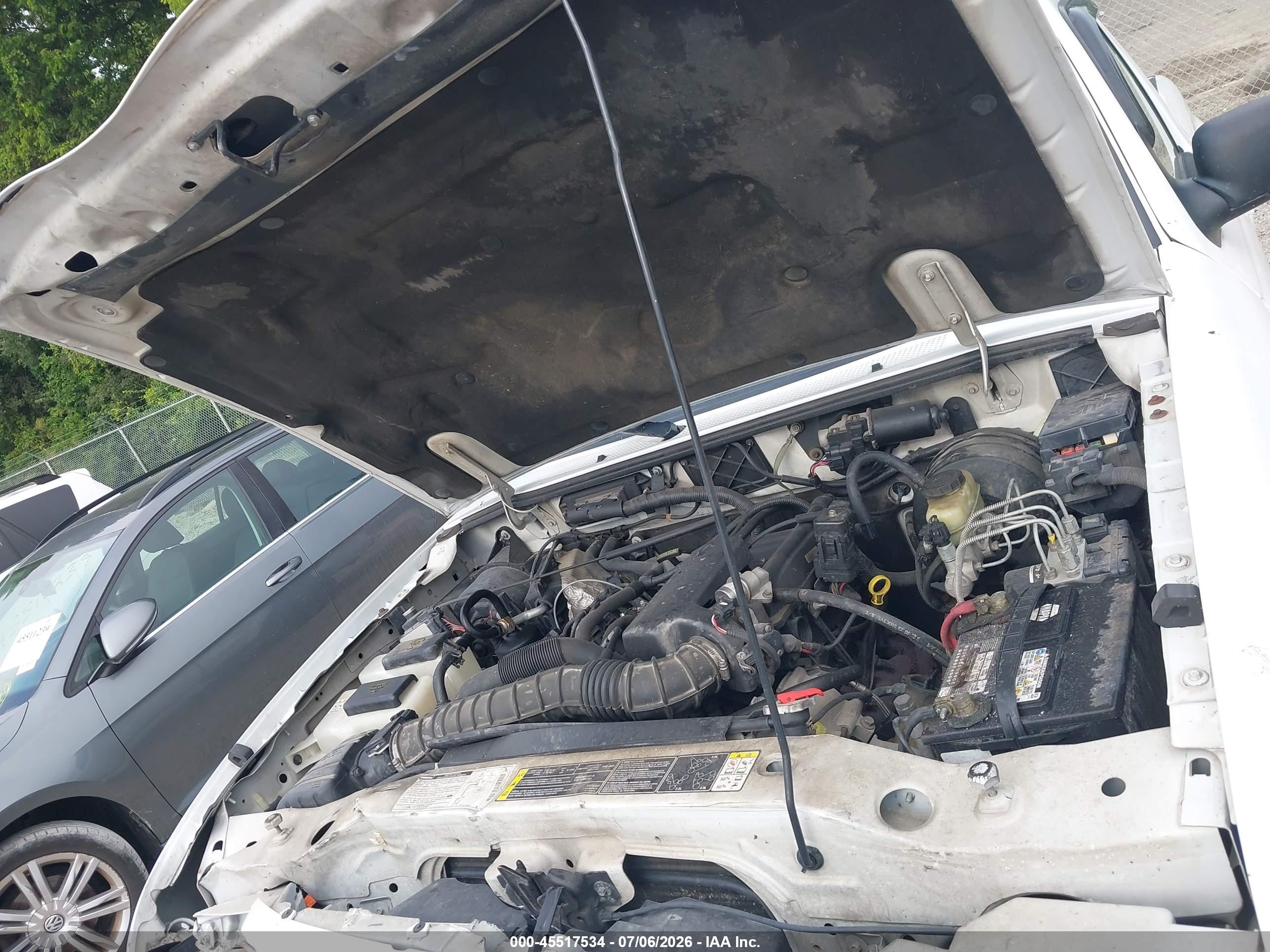 2002 Mazda B3000 Ds White vin: 4F4YR12U52TM24751